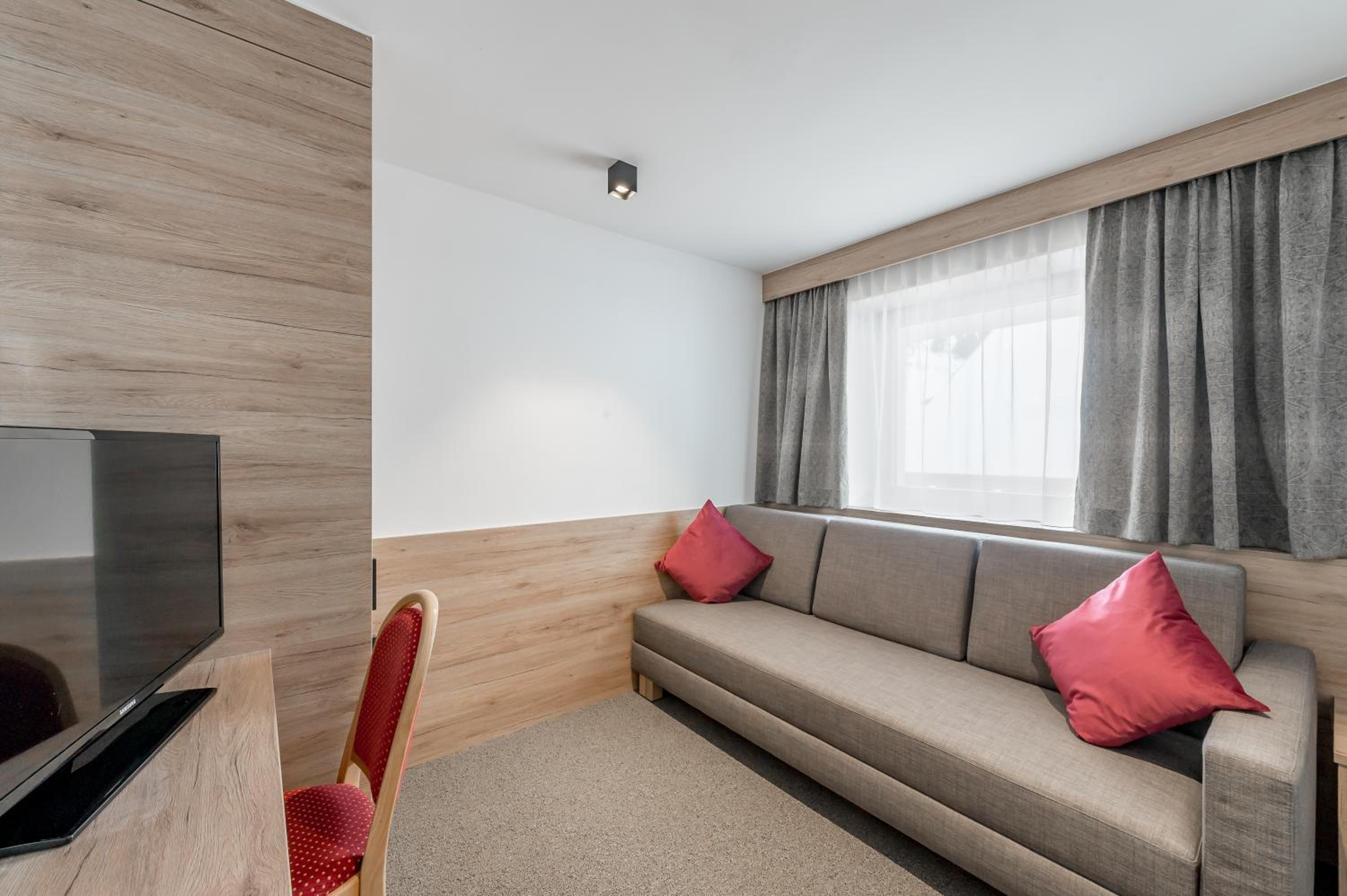 Family Room with Balcony photo 2
