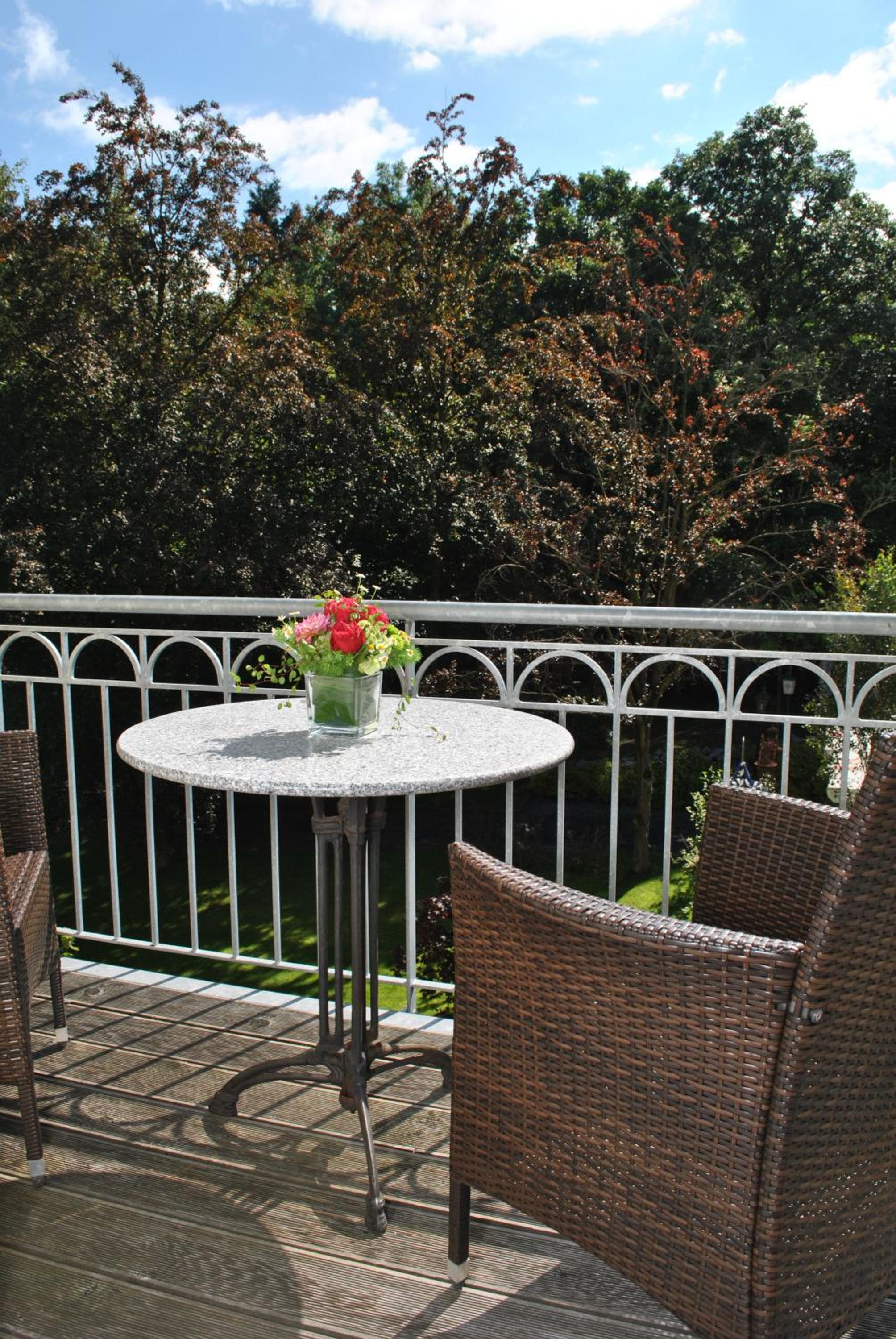 Deluxe Double Room with Balcony - Photo 7