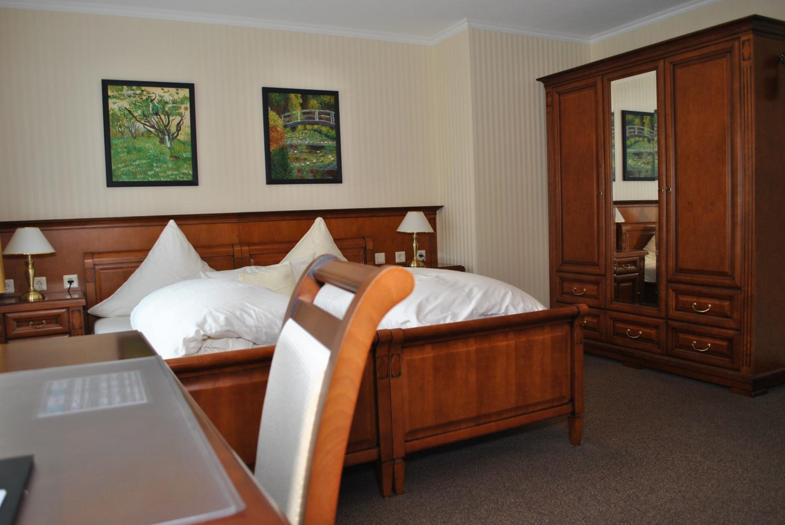 Deluxe Double Room with Balcony - Photo 3