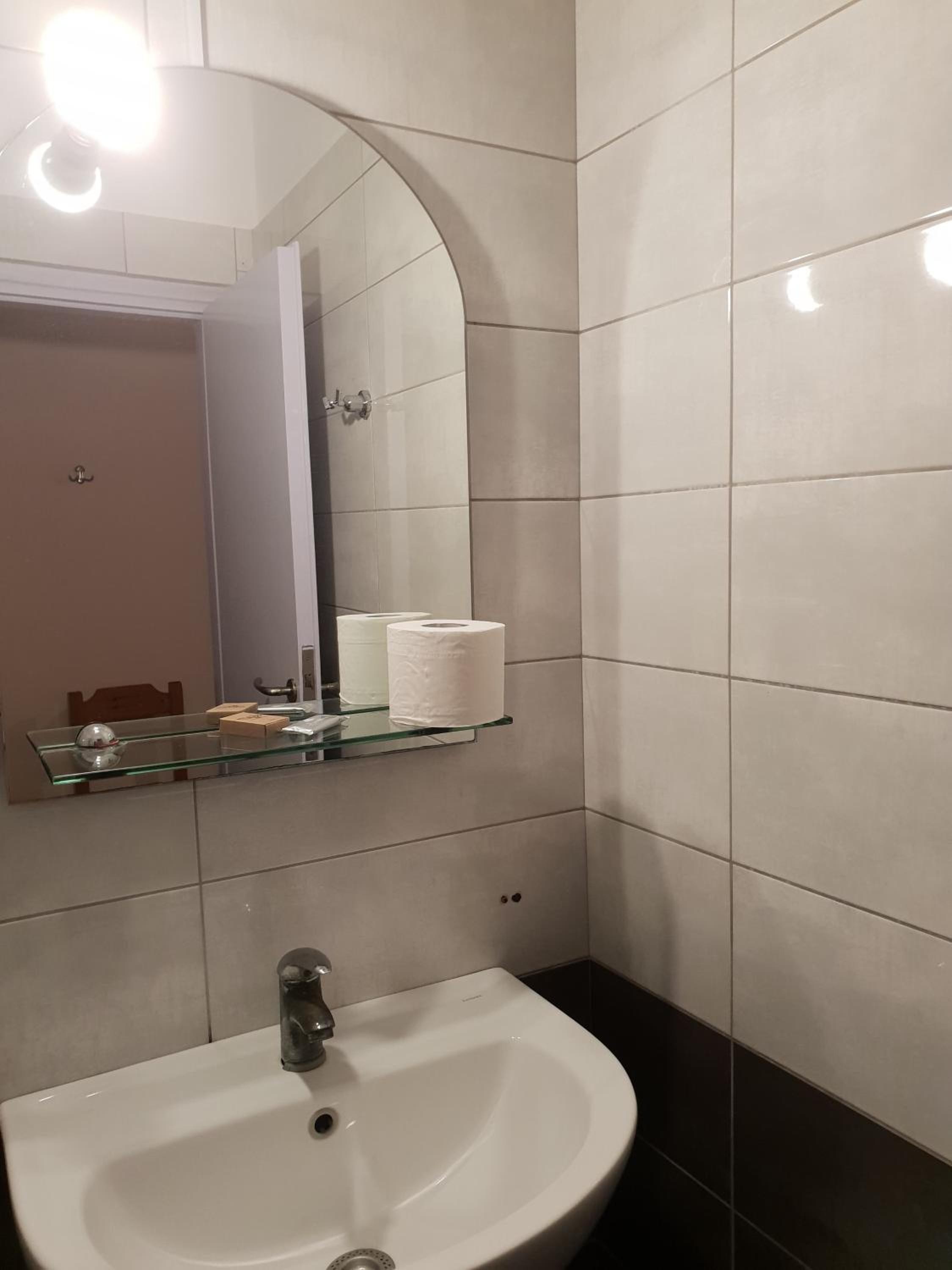 Budget Double or Twin Room - Photo 10