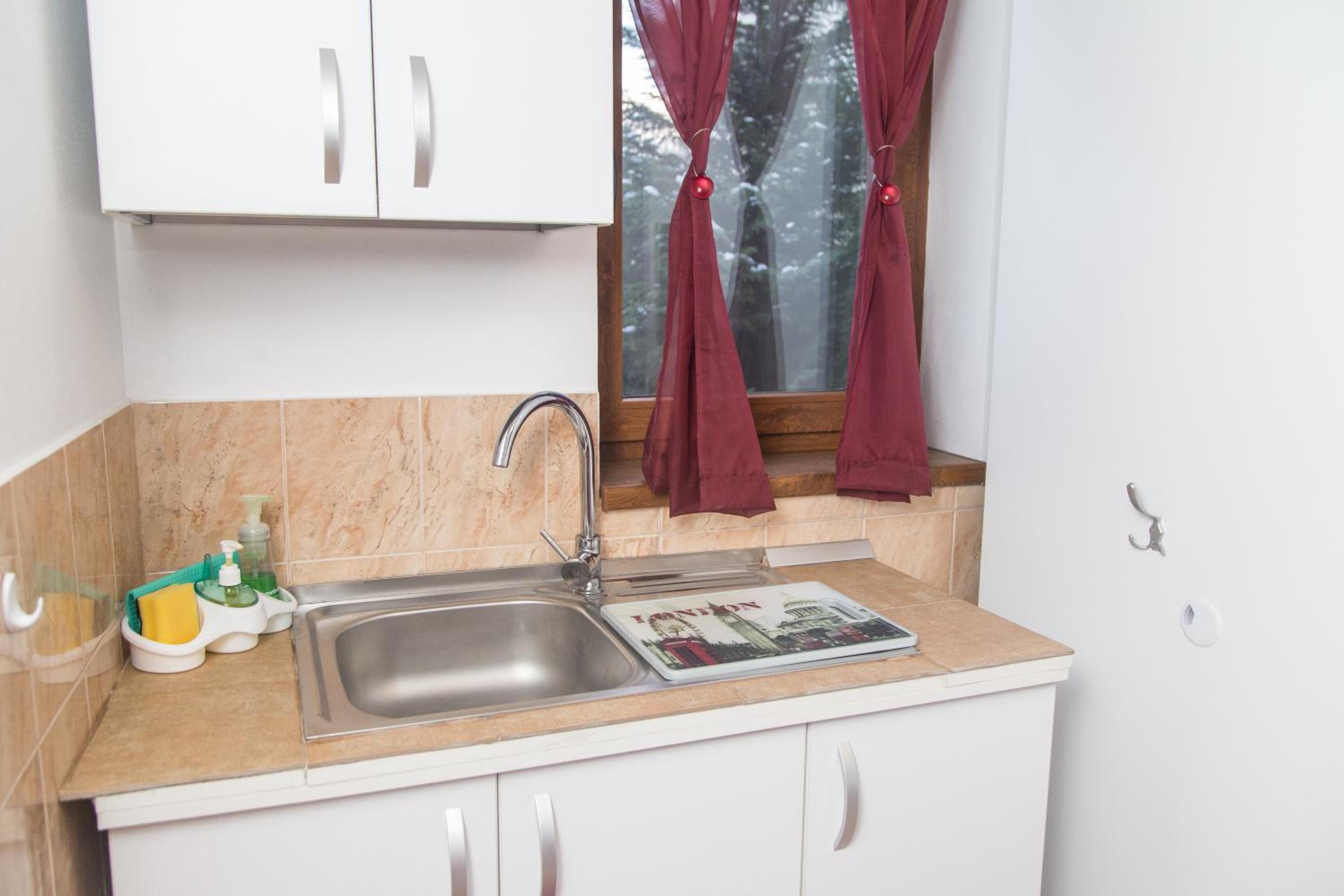 Double or Twin Room with Bathroom - Photo 11