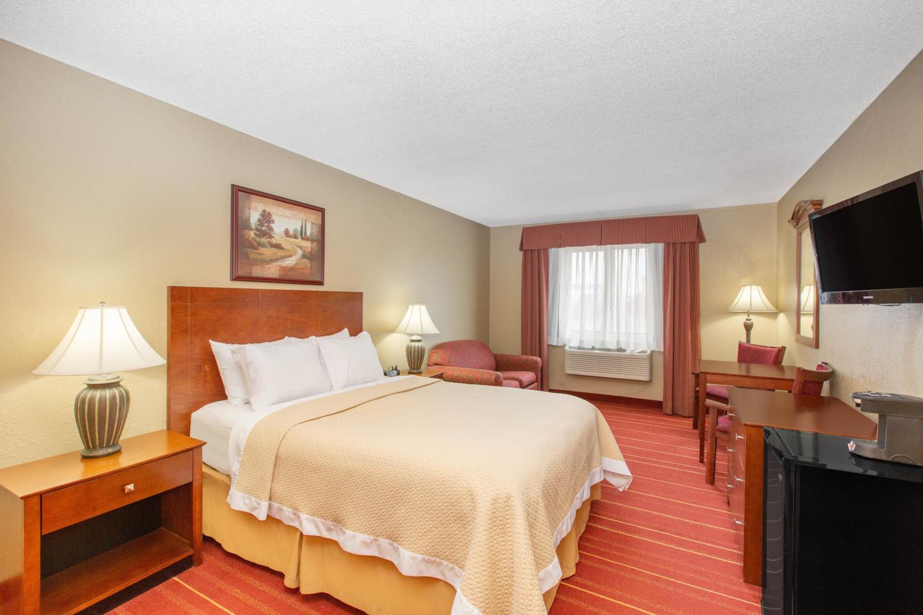 Queen Room - Non-Smoking - Photo 2