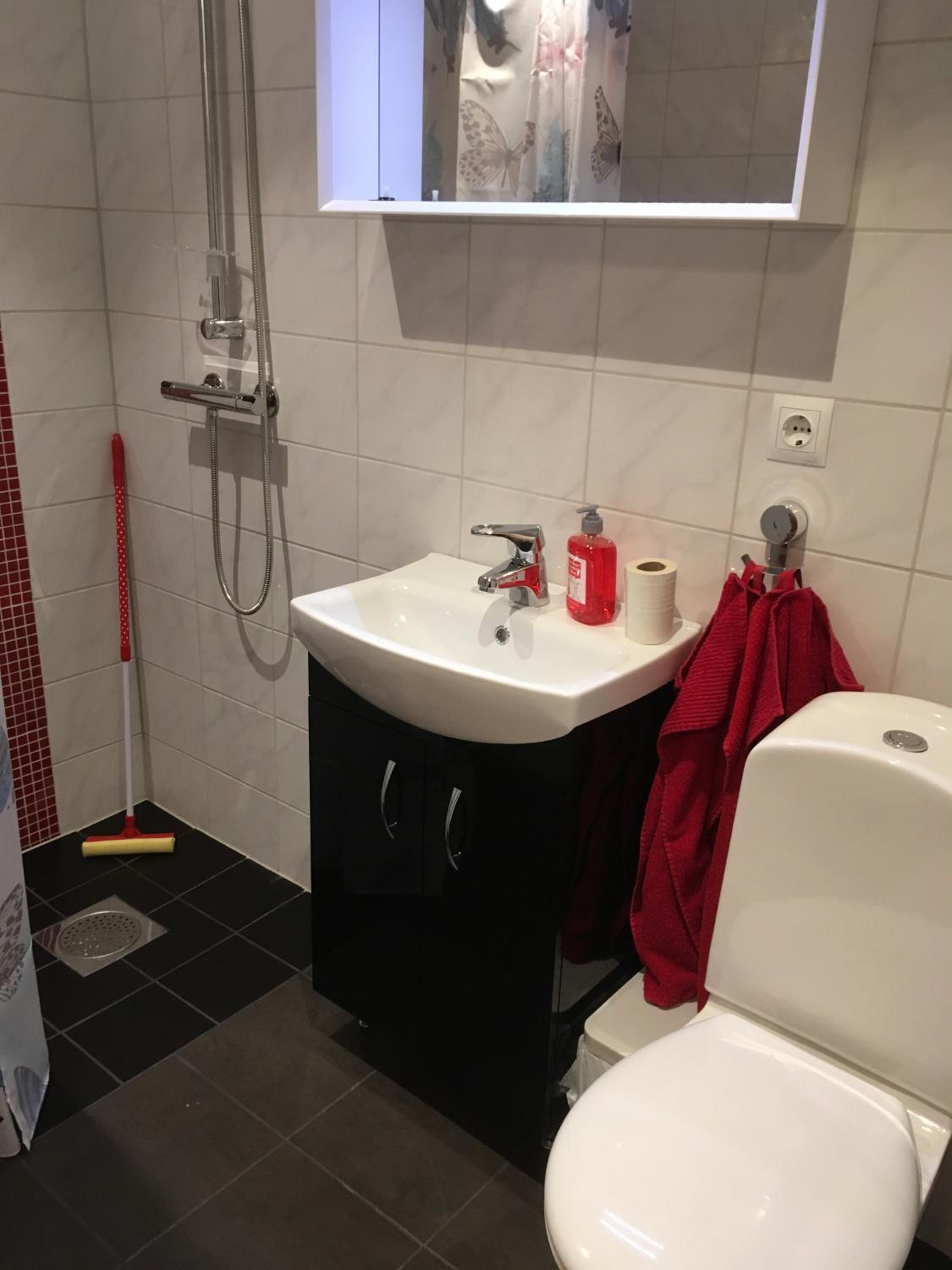 Quadruple Room with Private Bathroom - Photo 6