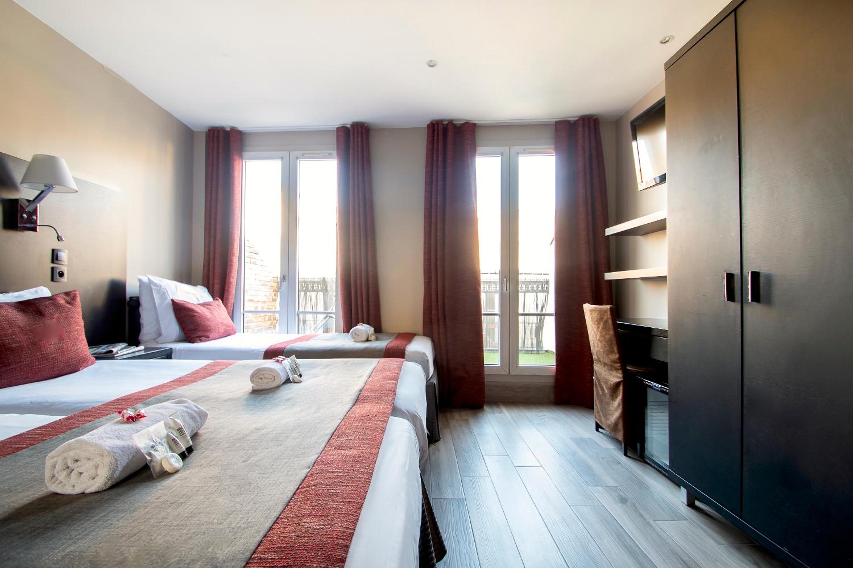 Quadruple Room thumbnail 5
