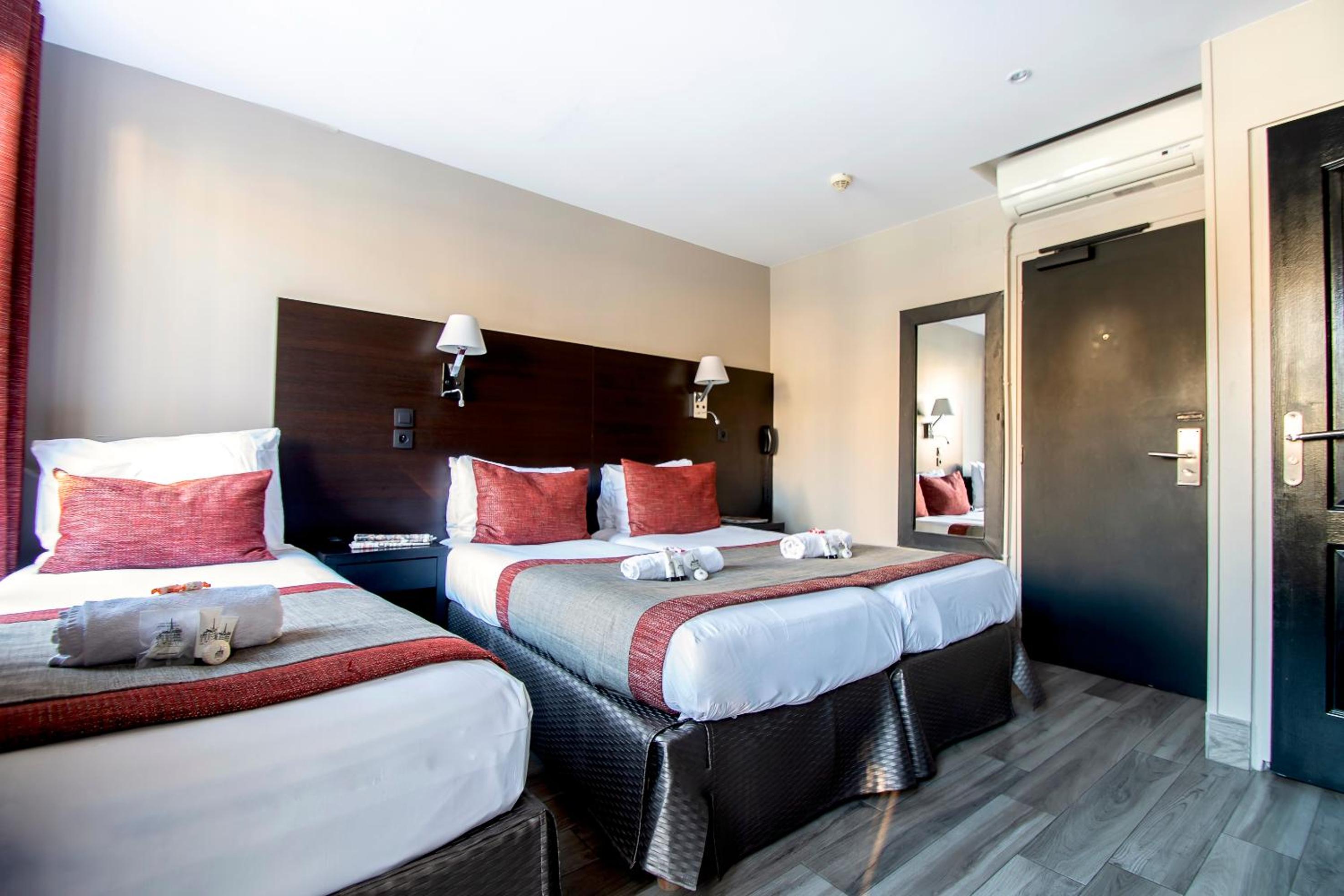 Quadruple Room thumbnail 6