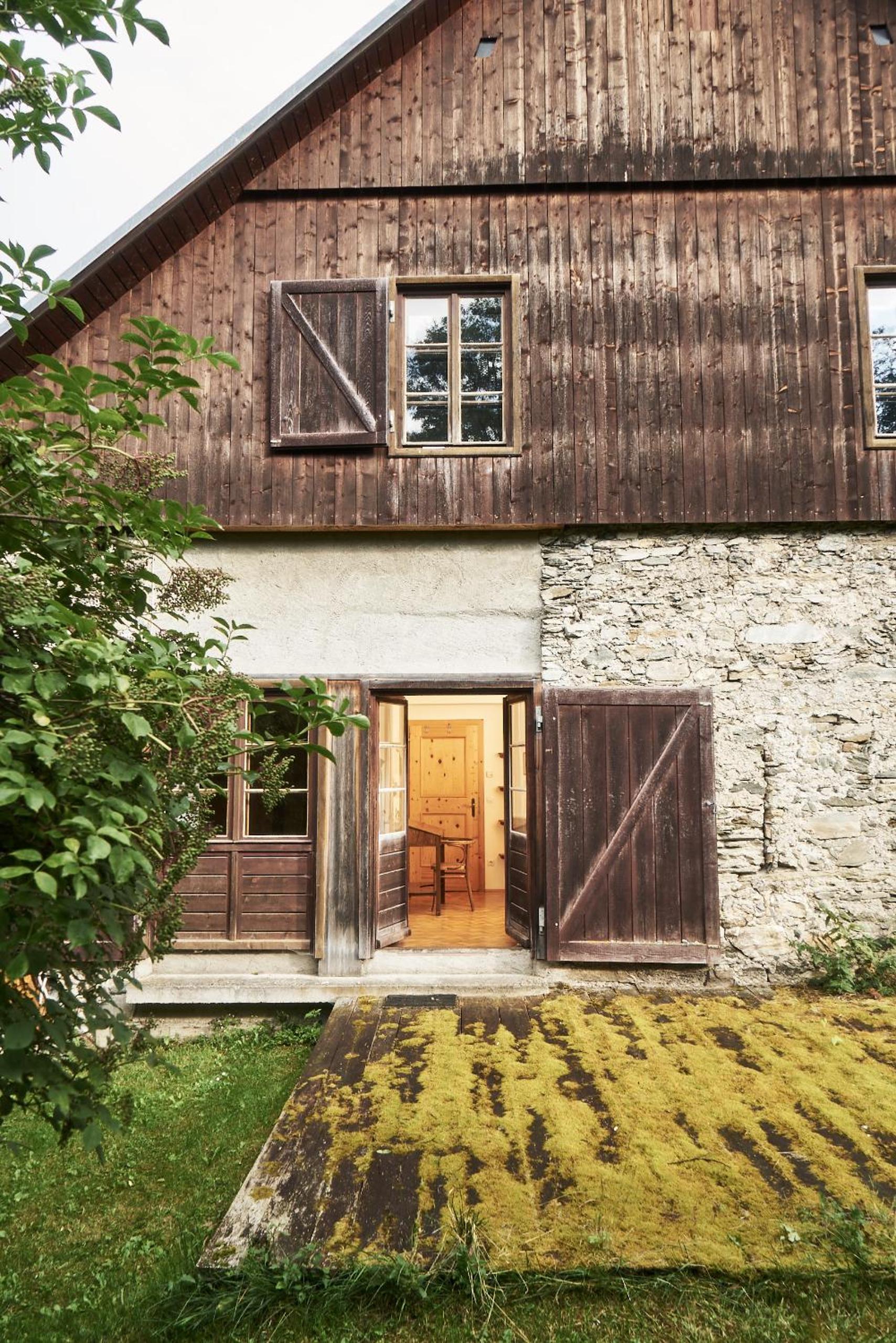 Two-Bedroom Apartment with Private Garden photo 3