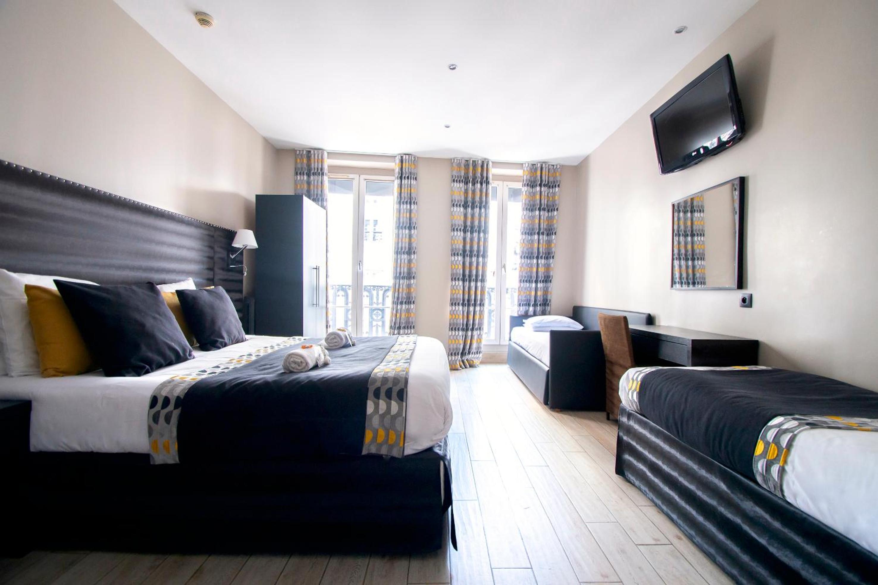 Quintuple Room