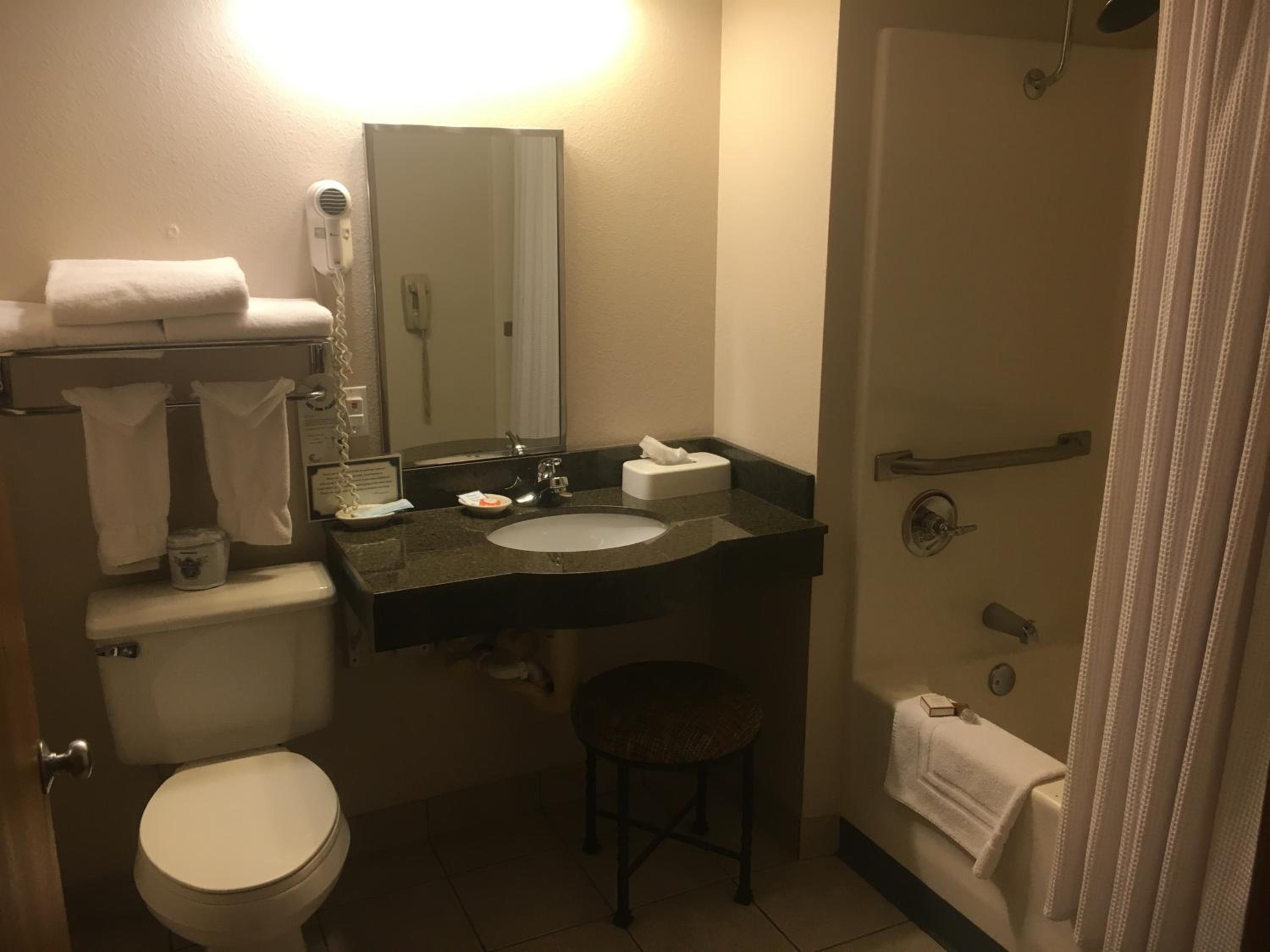 Queen Room - Disability Access photo 3
