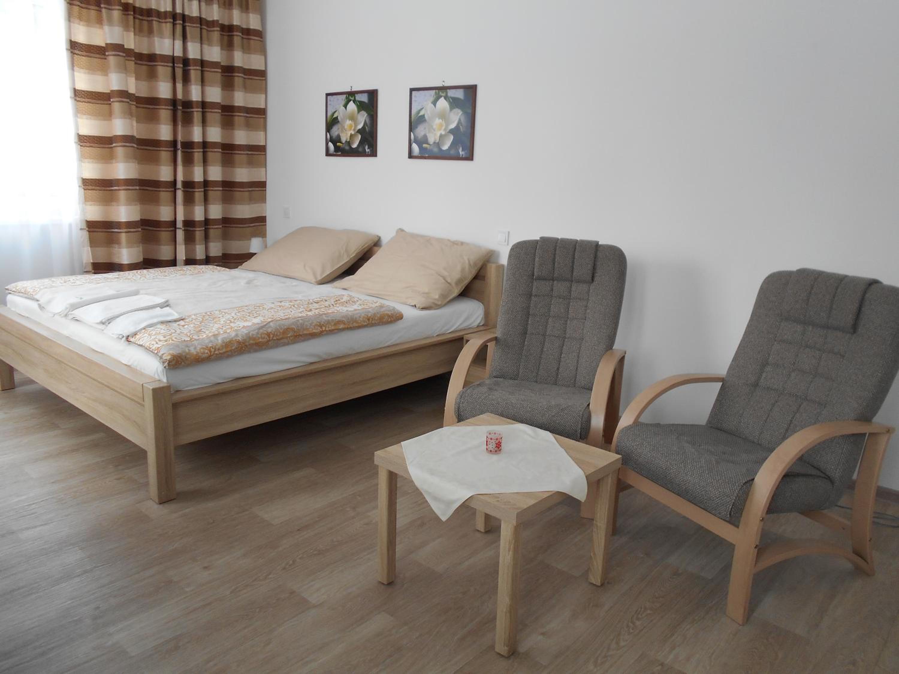 One-Bedroom Apartment photo 1