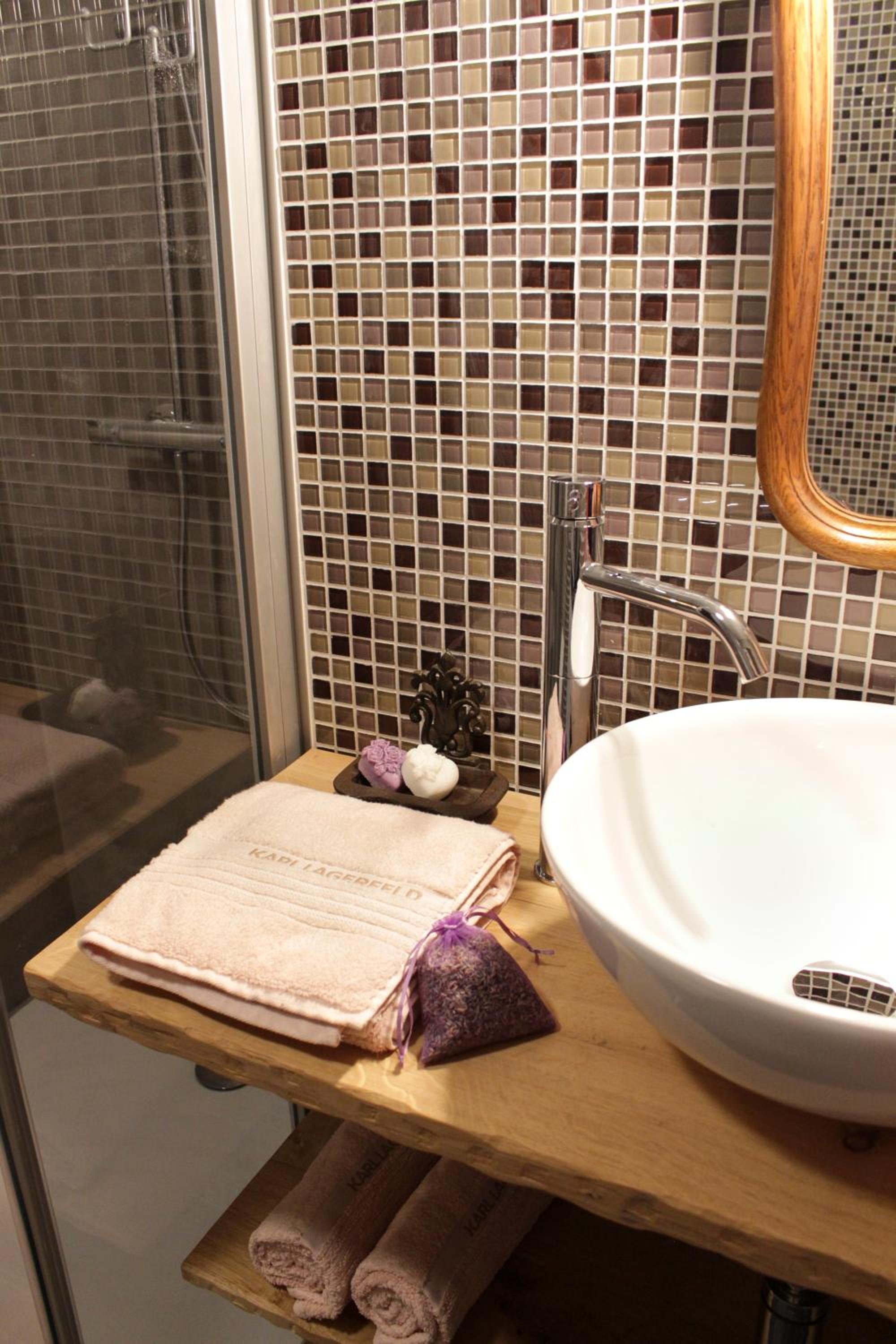 Double Room with Private Bathroom photo 2