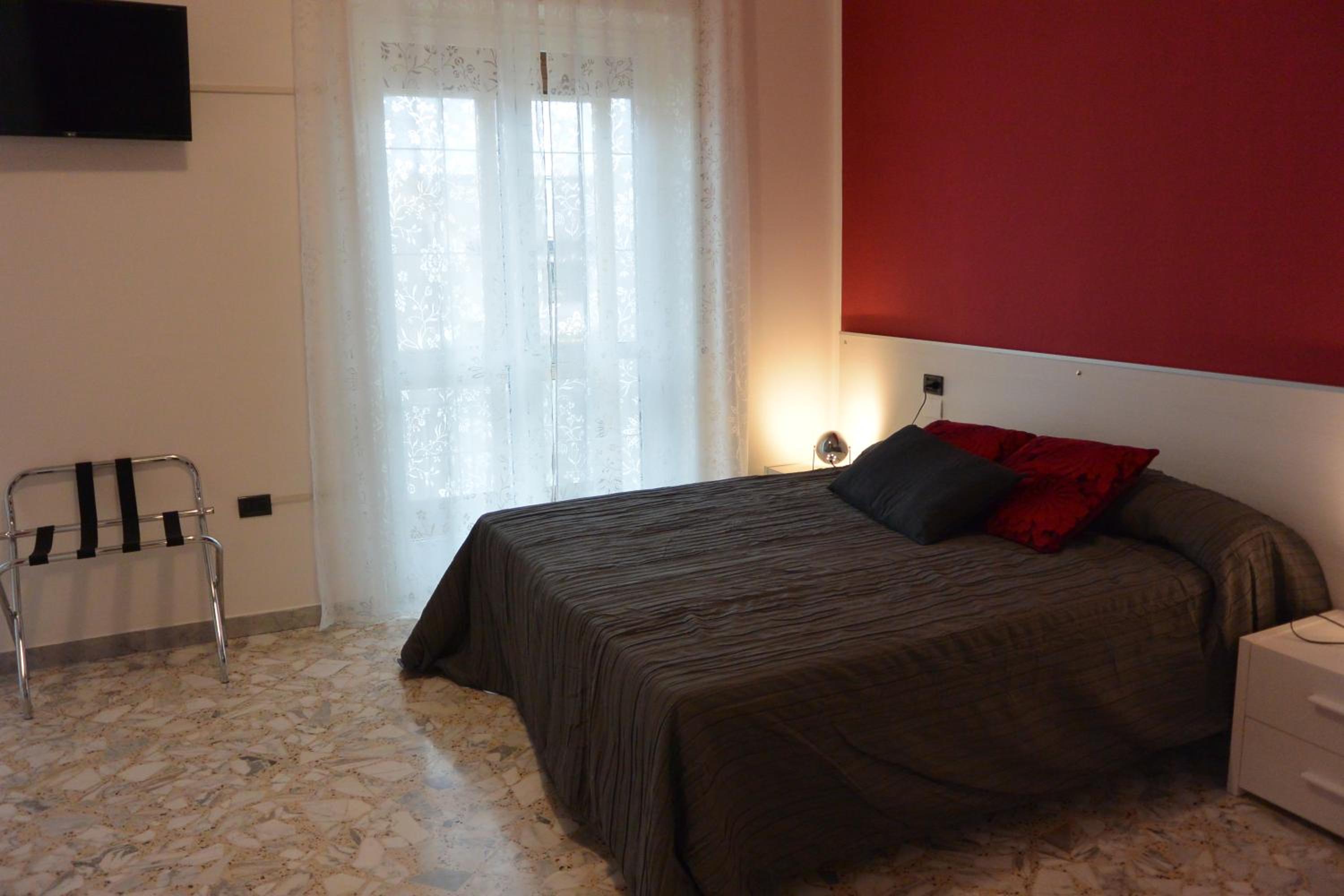 Large Double or Twin Room photo 3