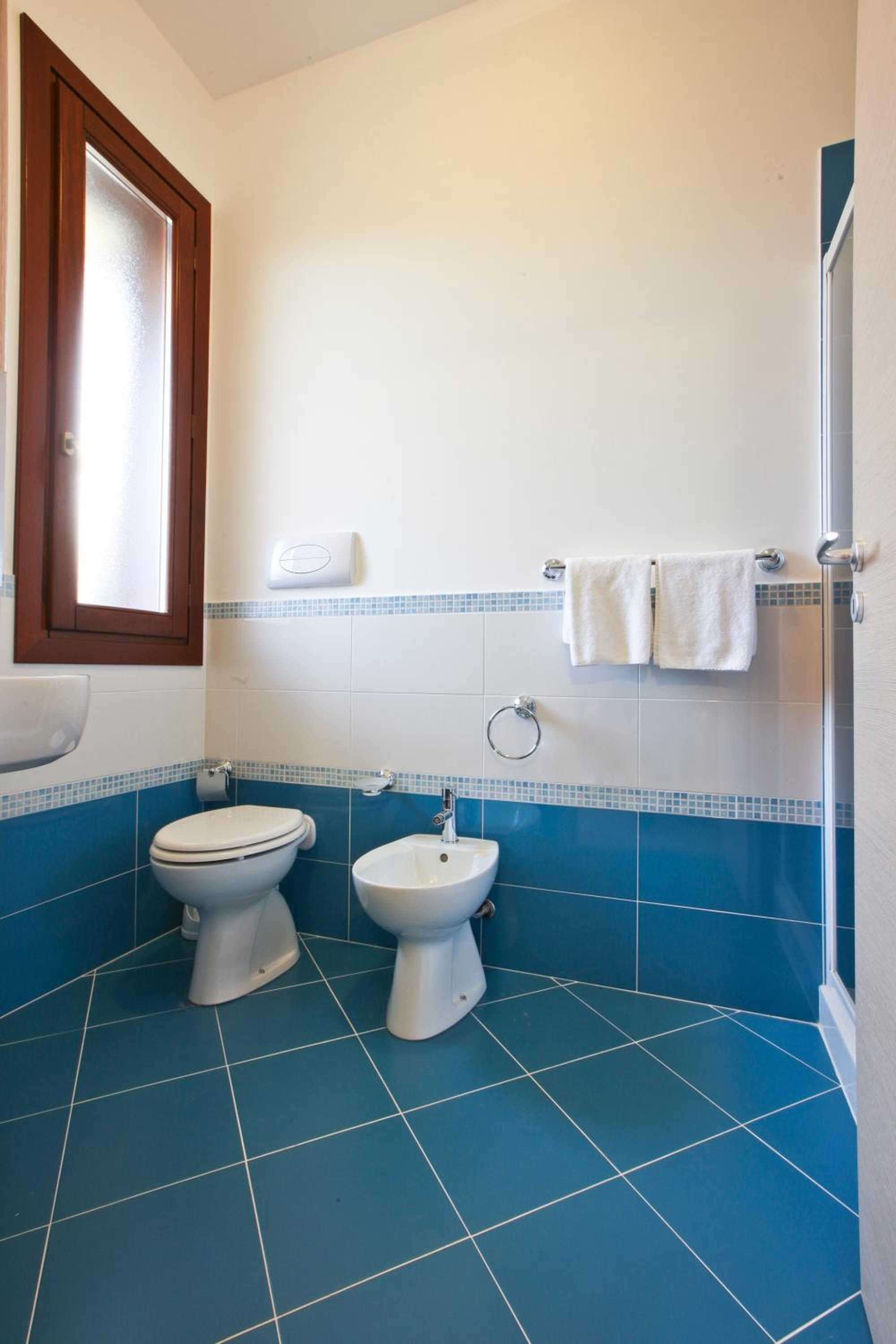 Quadruple Room with Private Bathroom photo 2