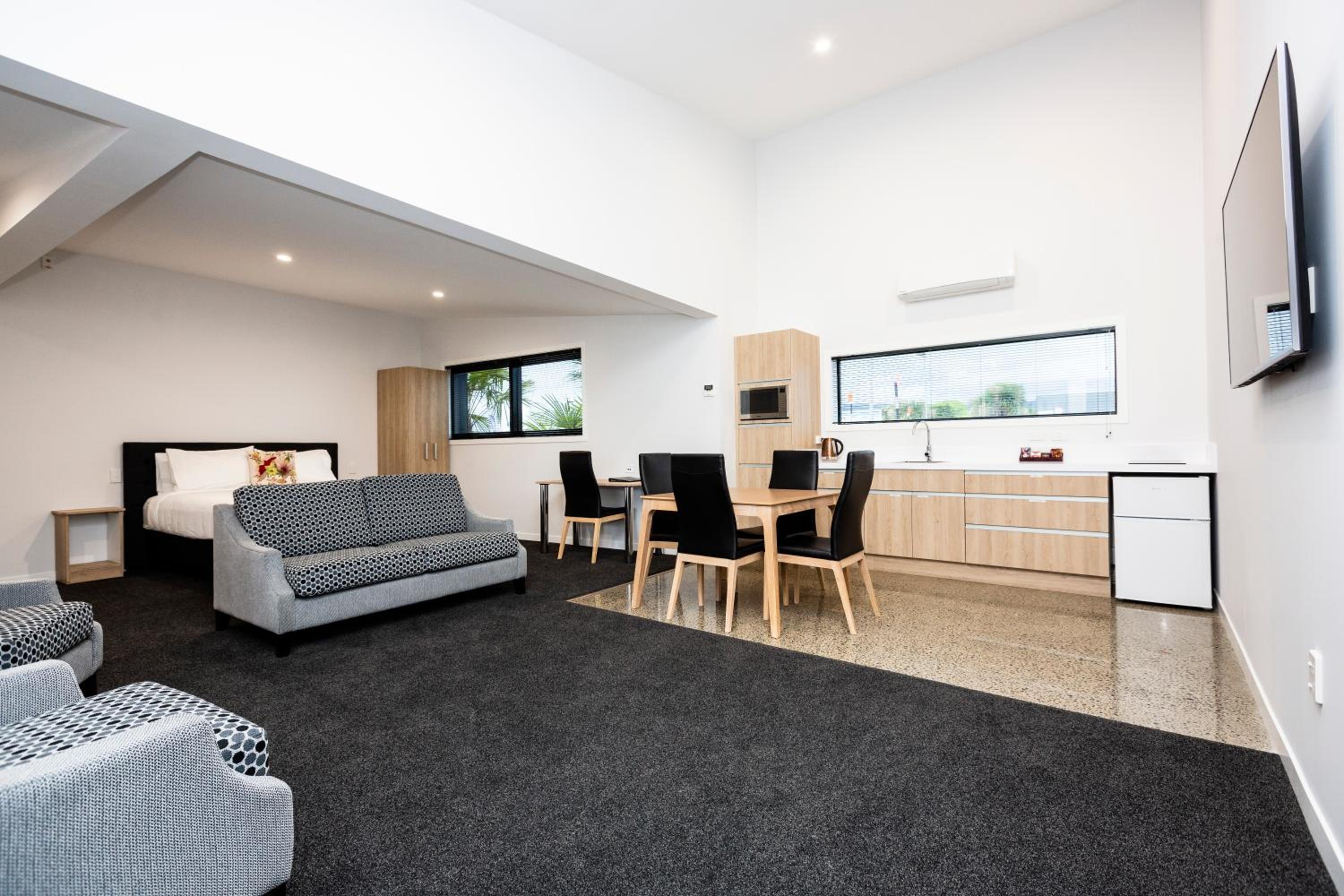 Family Room with Bath - Photo 3