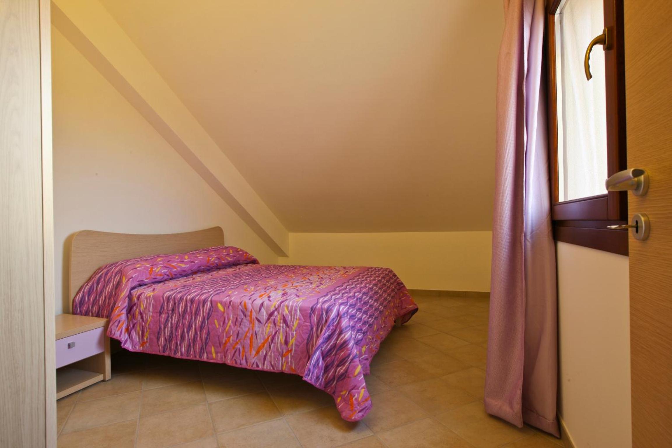 Quadruple Room with Private Bathroom photo 1
