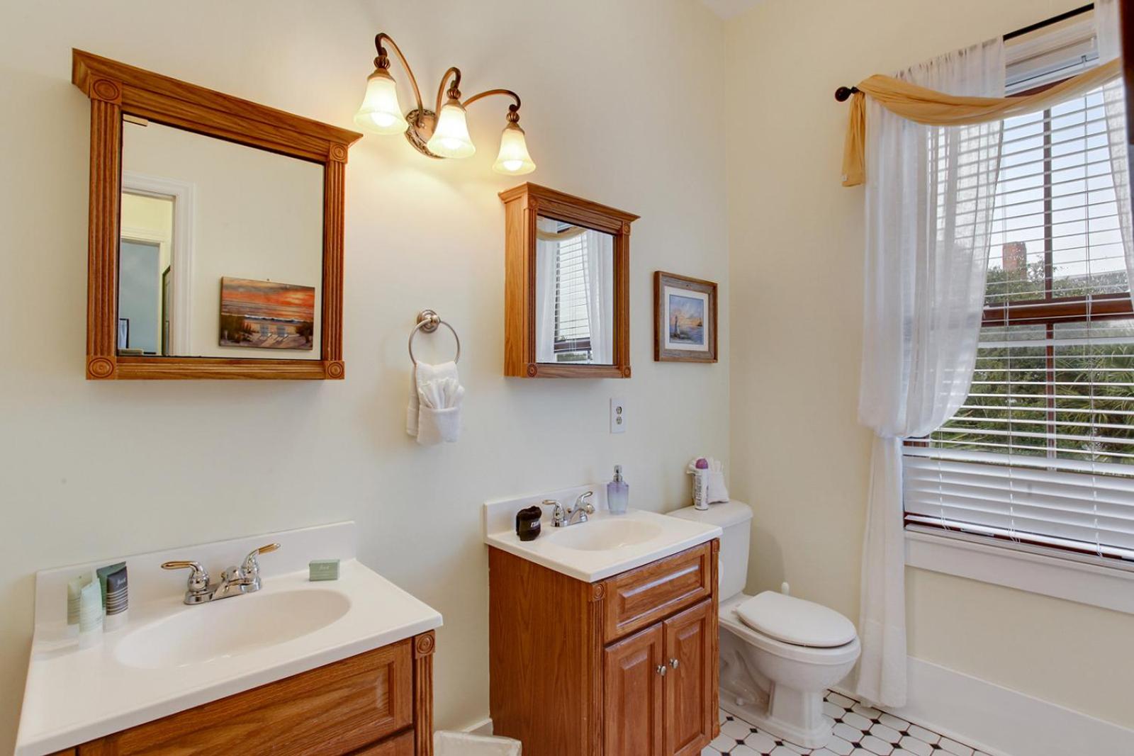 Queen Room photo 2