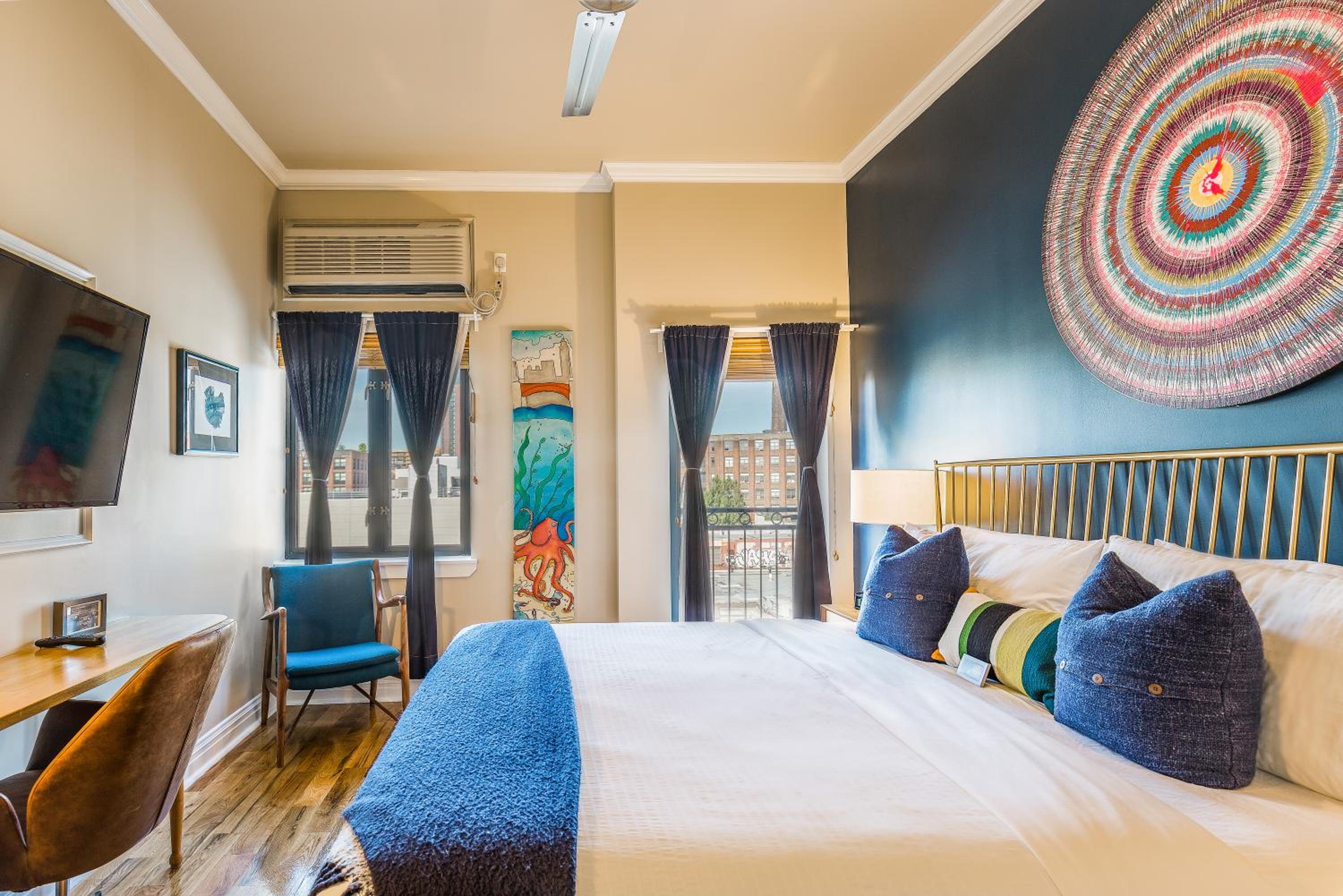 Superior Queen Room with Balcony City View - Photo 1