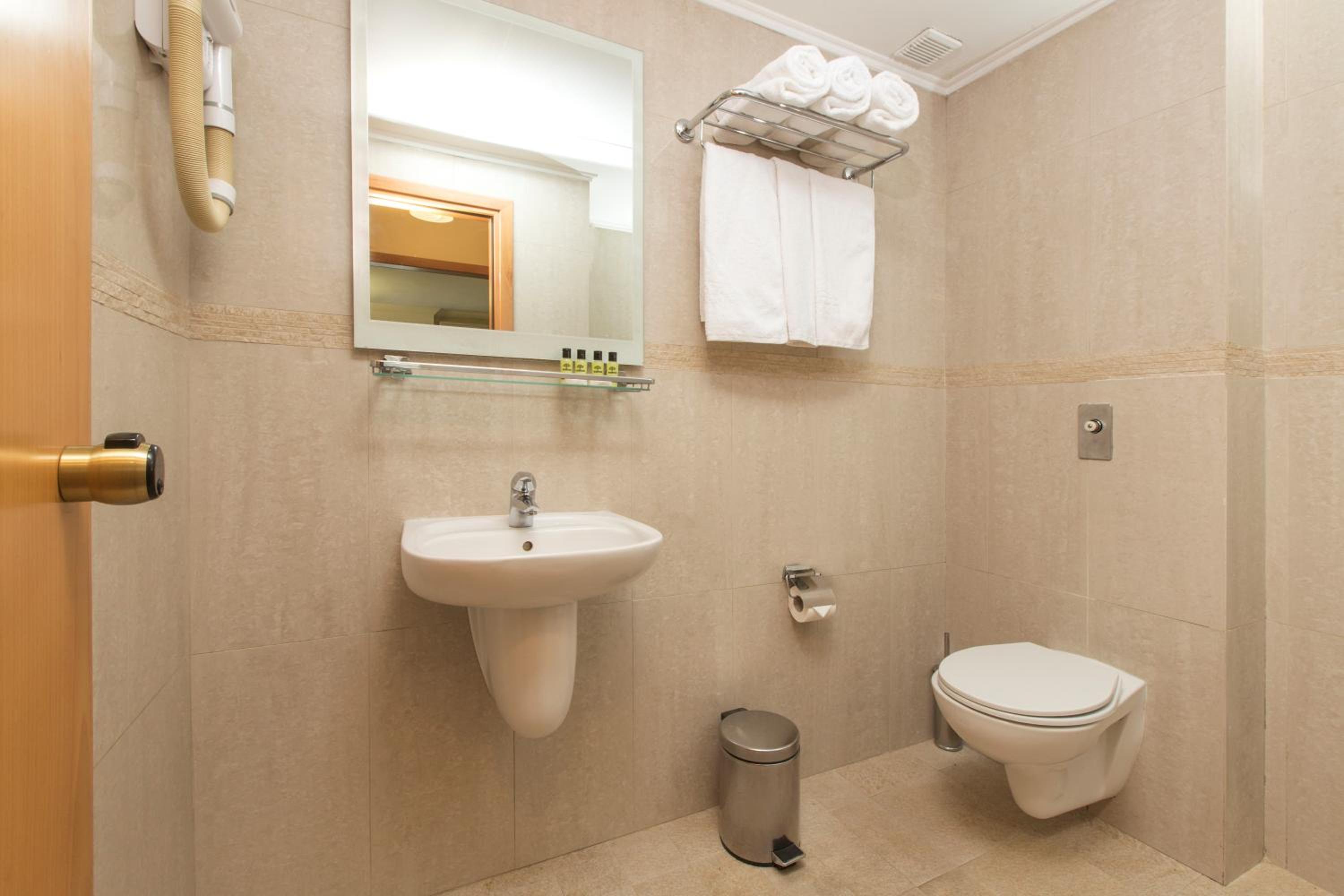 Double Room - Photo 5
