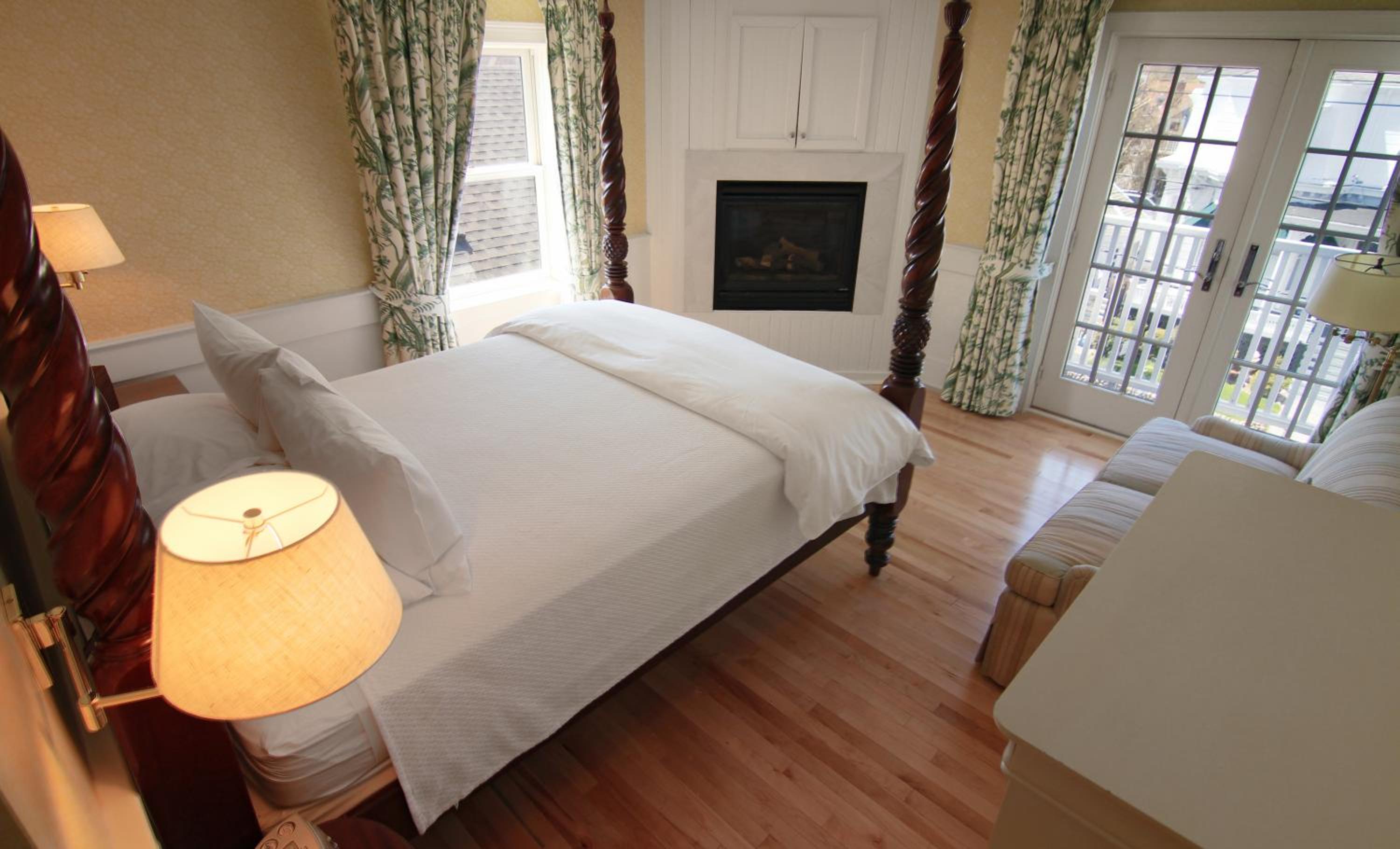 Queen Room photo 1