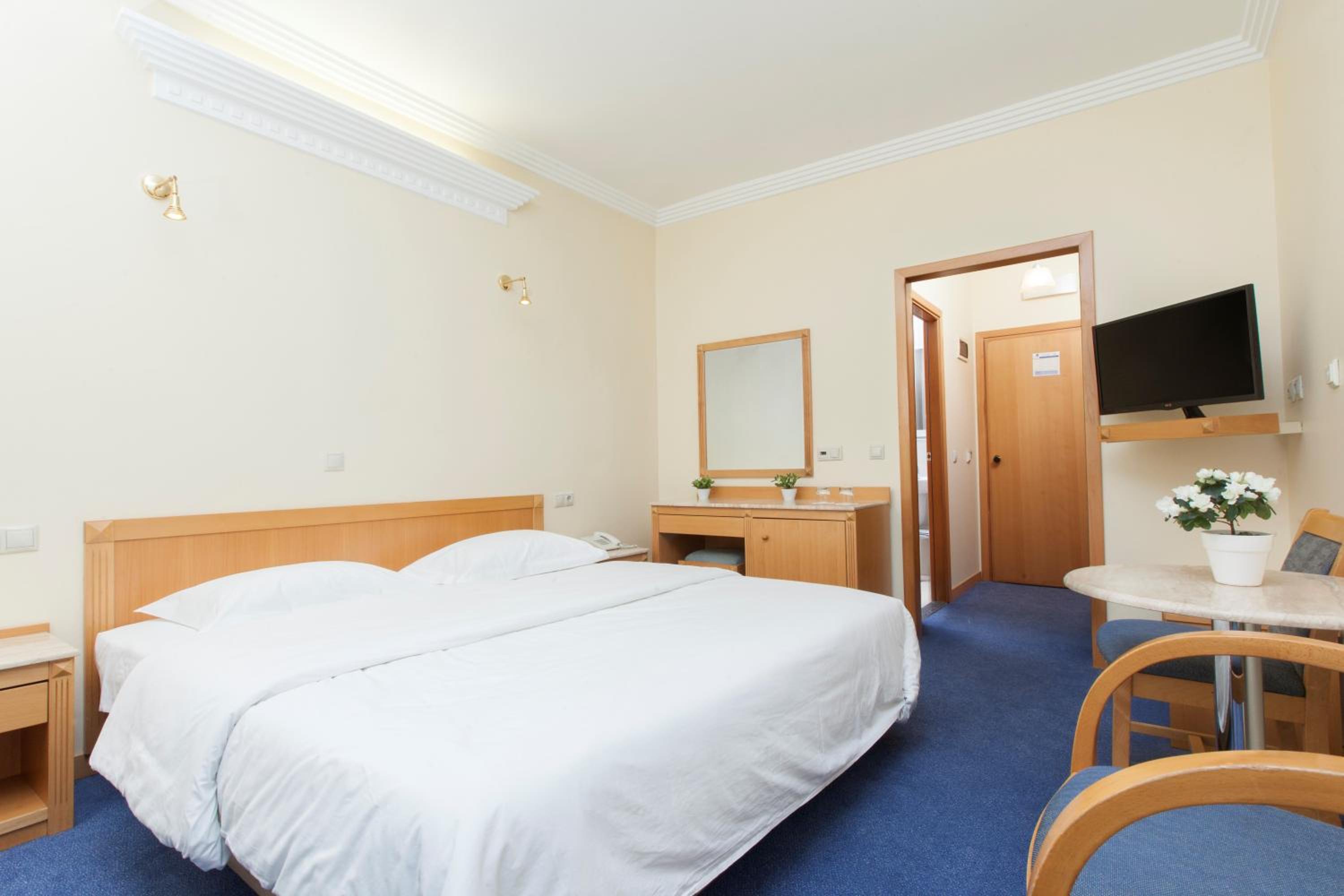 Double Room - Photo 1