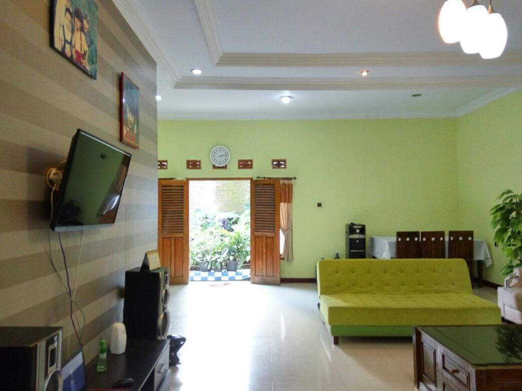 One-Bedroom House photo 1