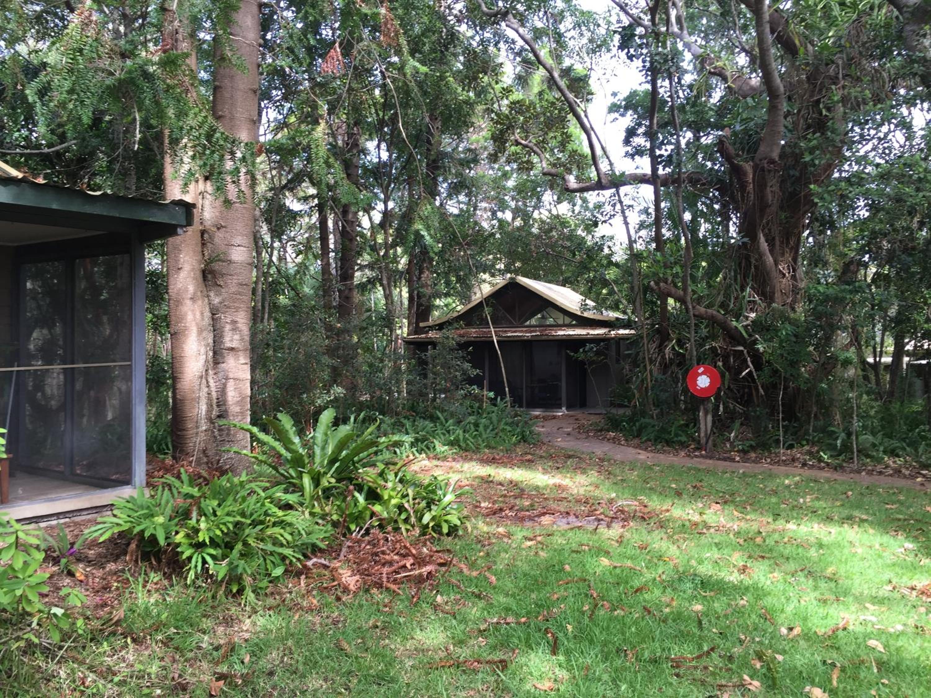 One Bedroom Cabin (Queen & Single Bed) photo 2