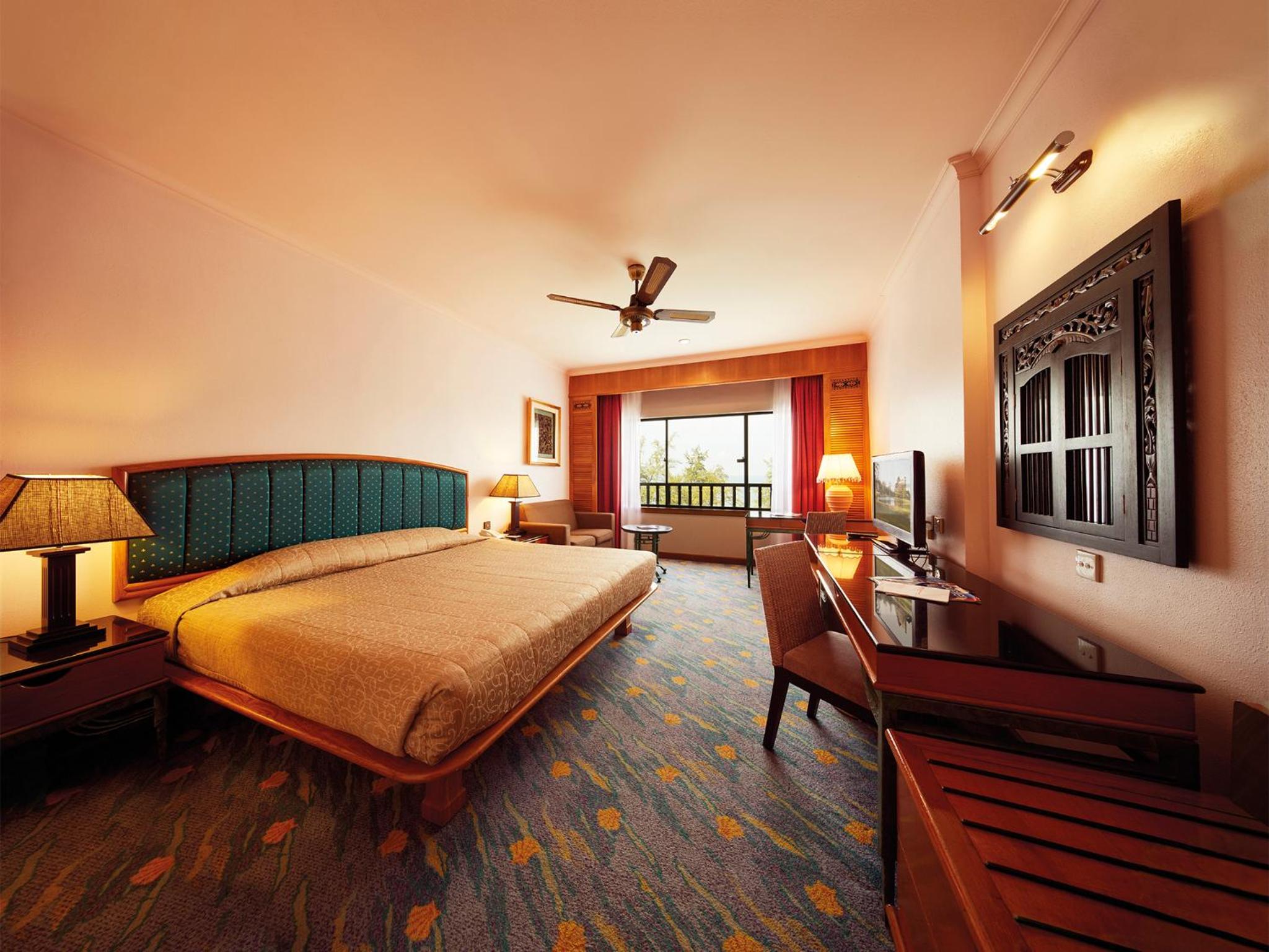 Soak up the Sun & Sea – Premier Room photo 3