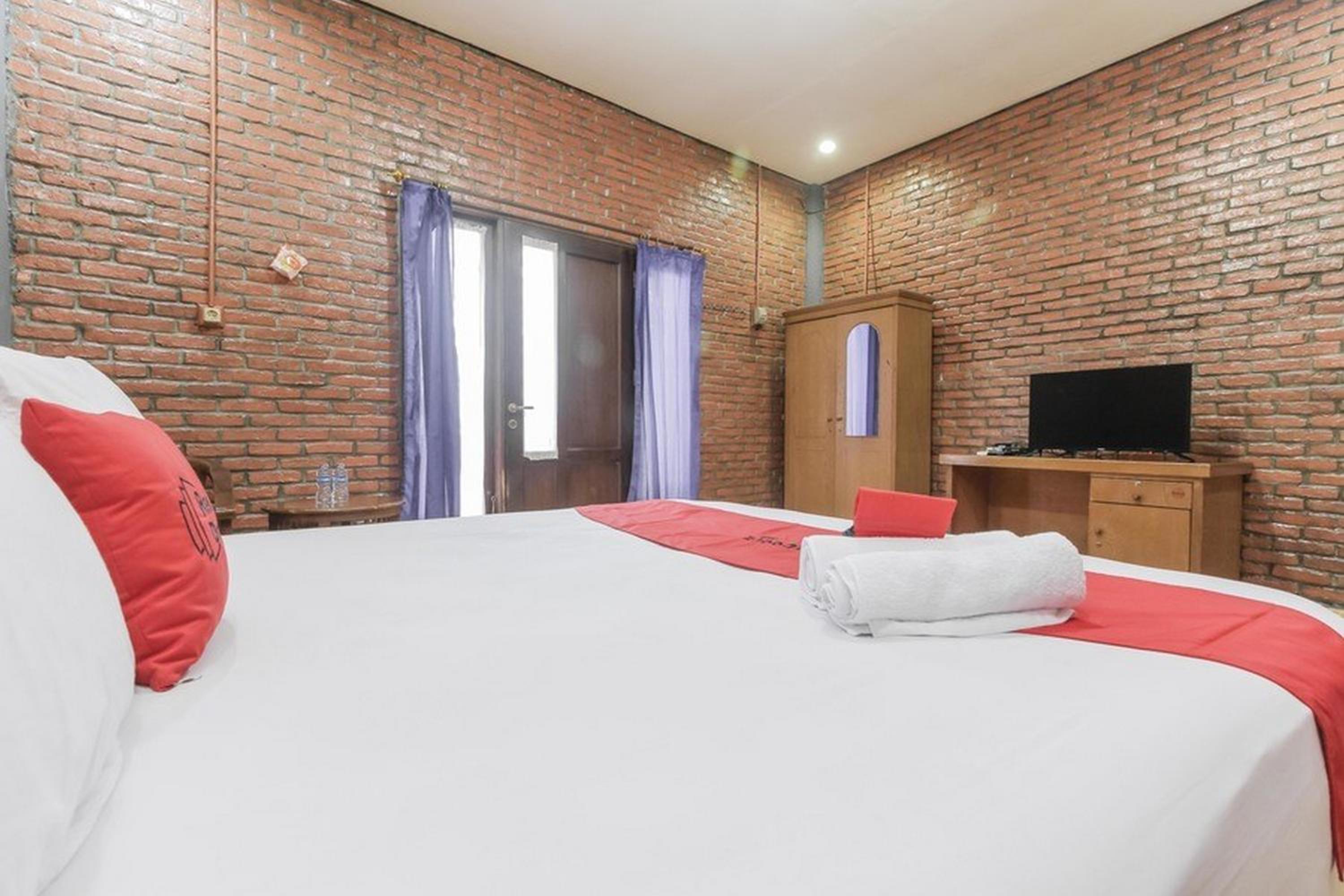 Standard Double Room - Photo 8