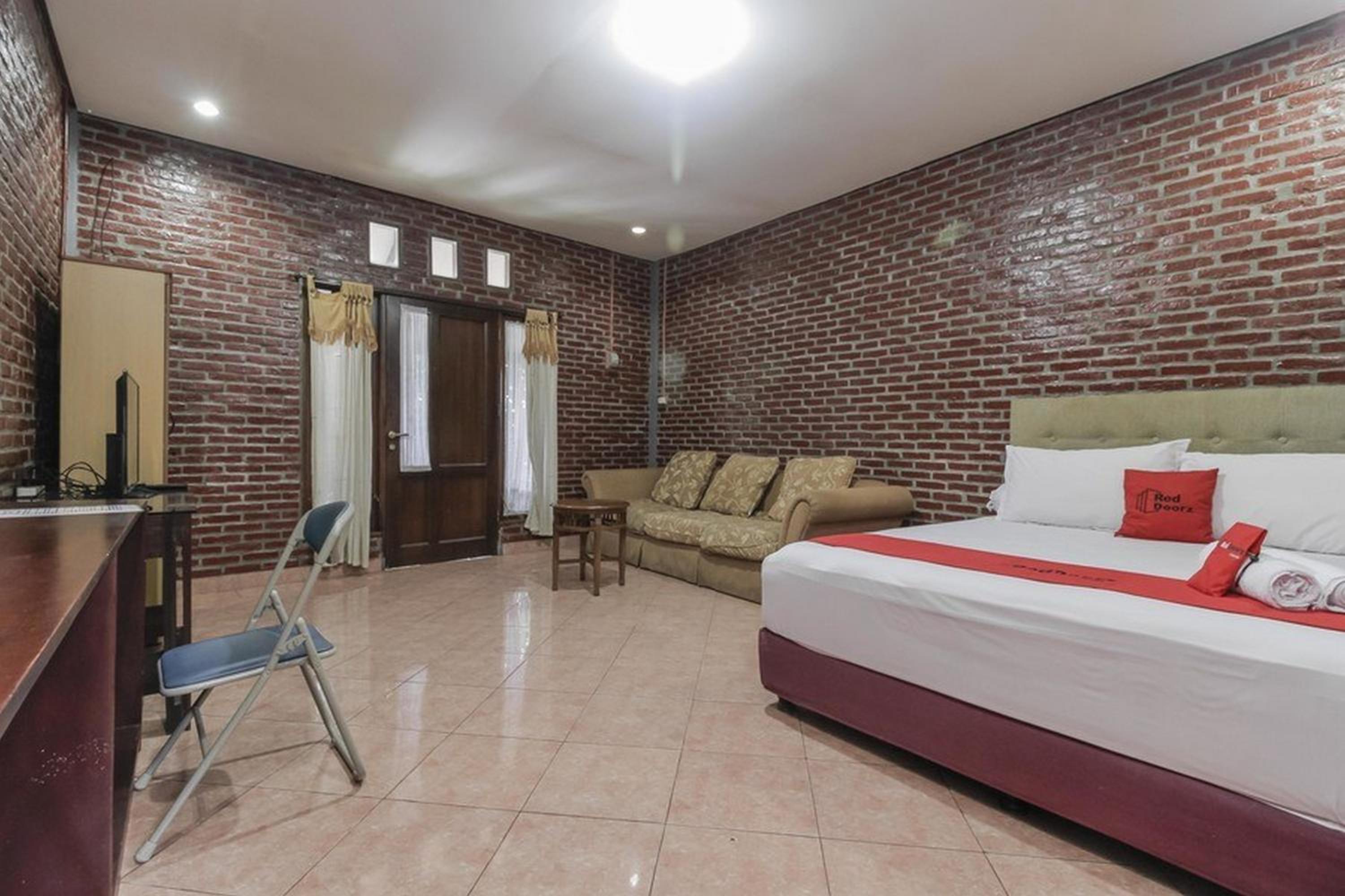 Deluxe Double Room - Photo 8