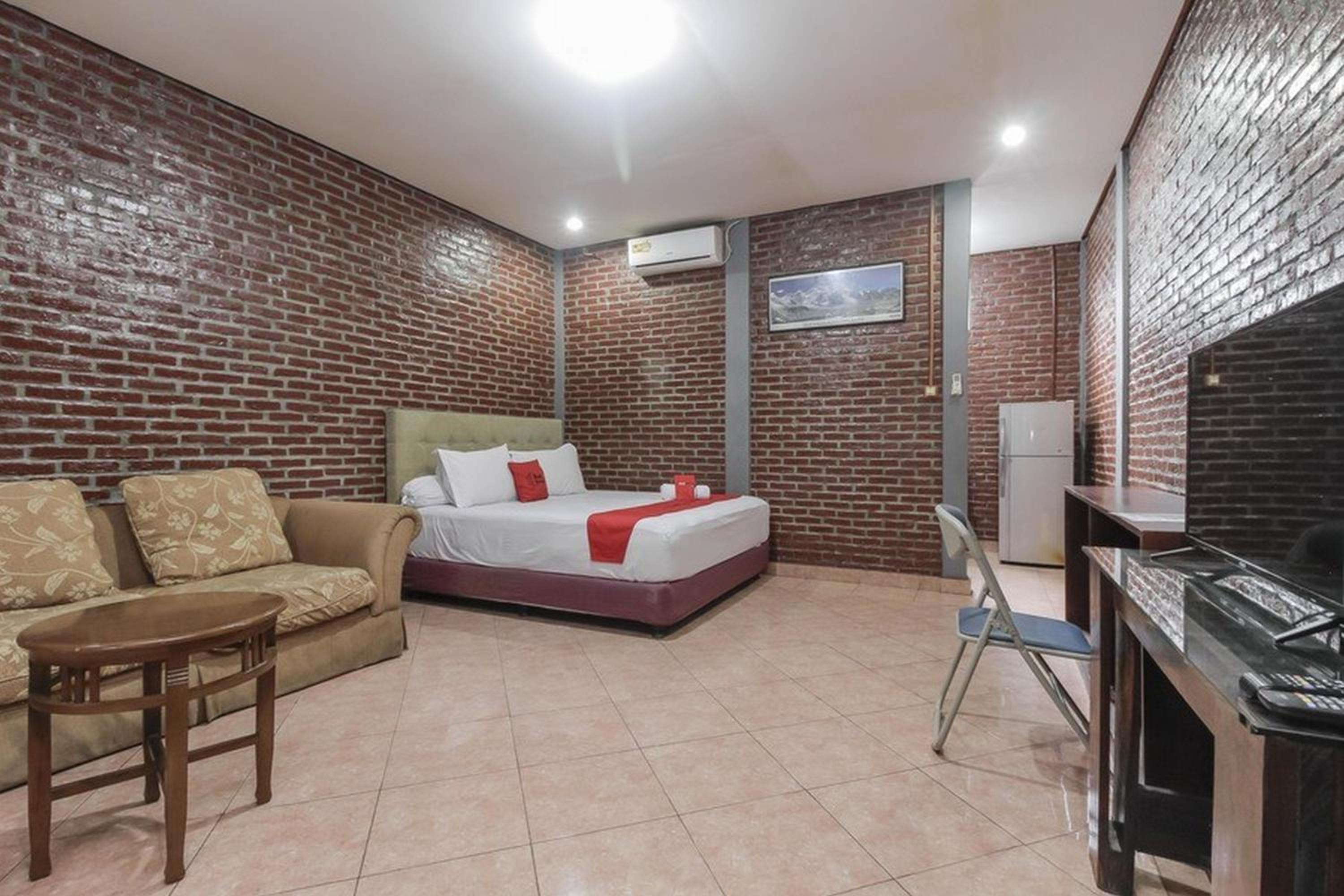 Deluxe Double Room - Photo 9