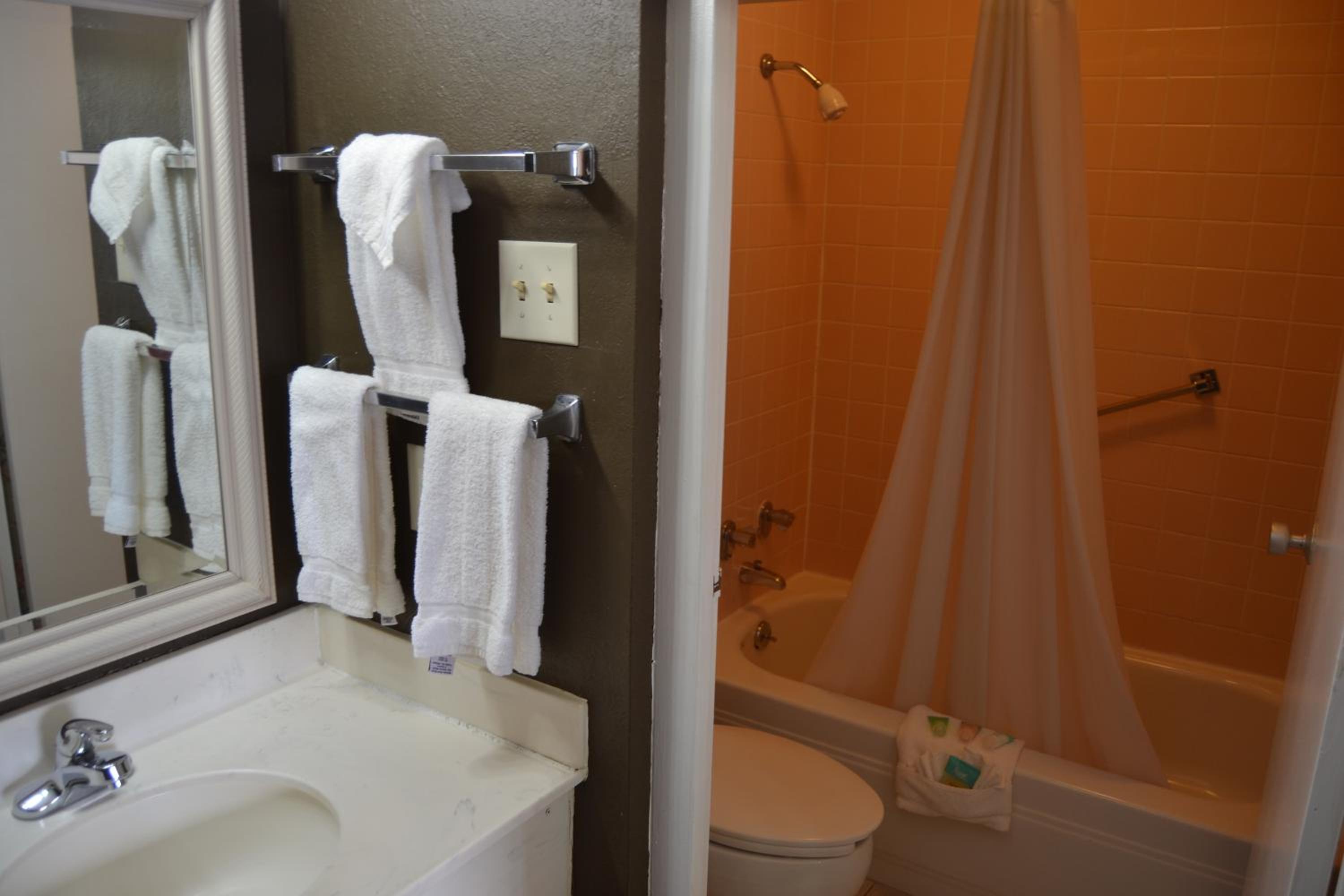 Budget Double Room photo 3