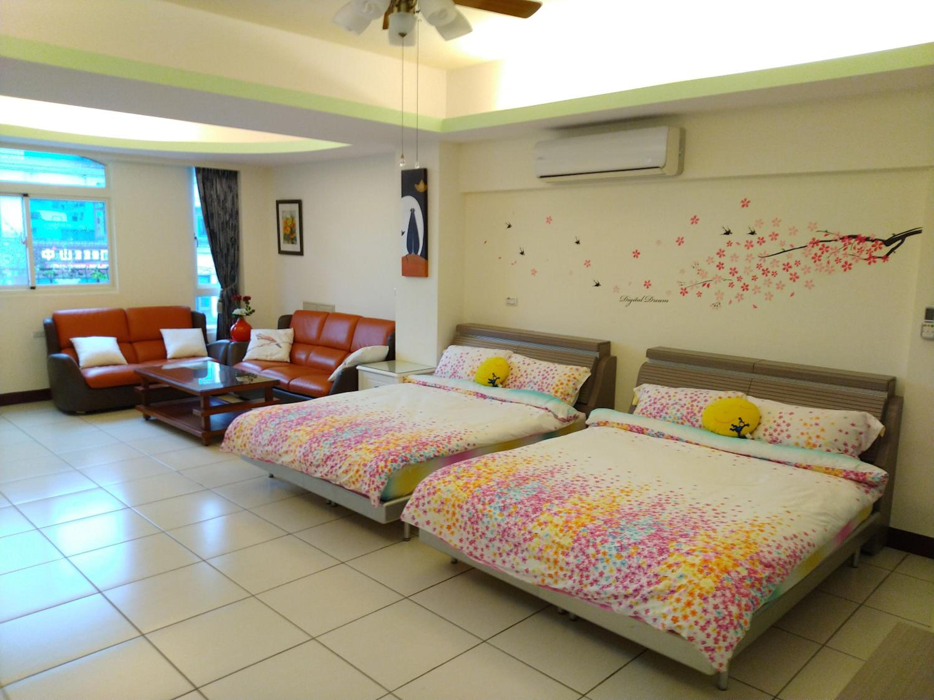 Quadruple Room with Private Bathroom photo 2