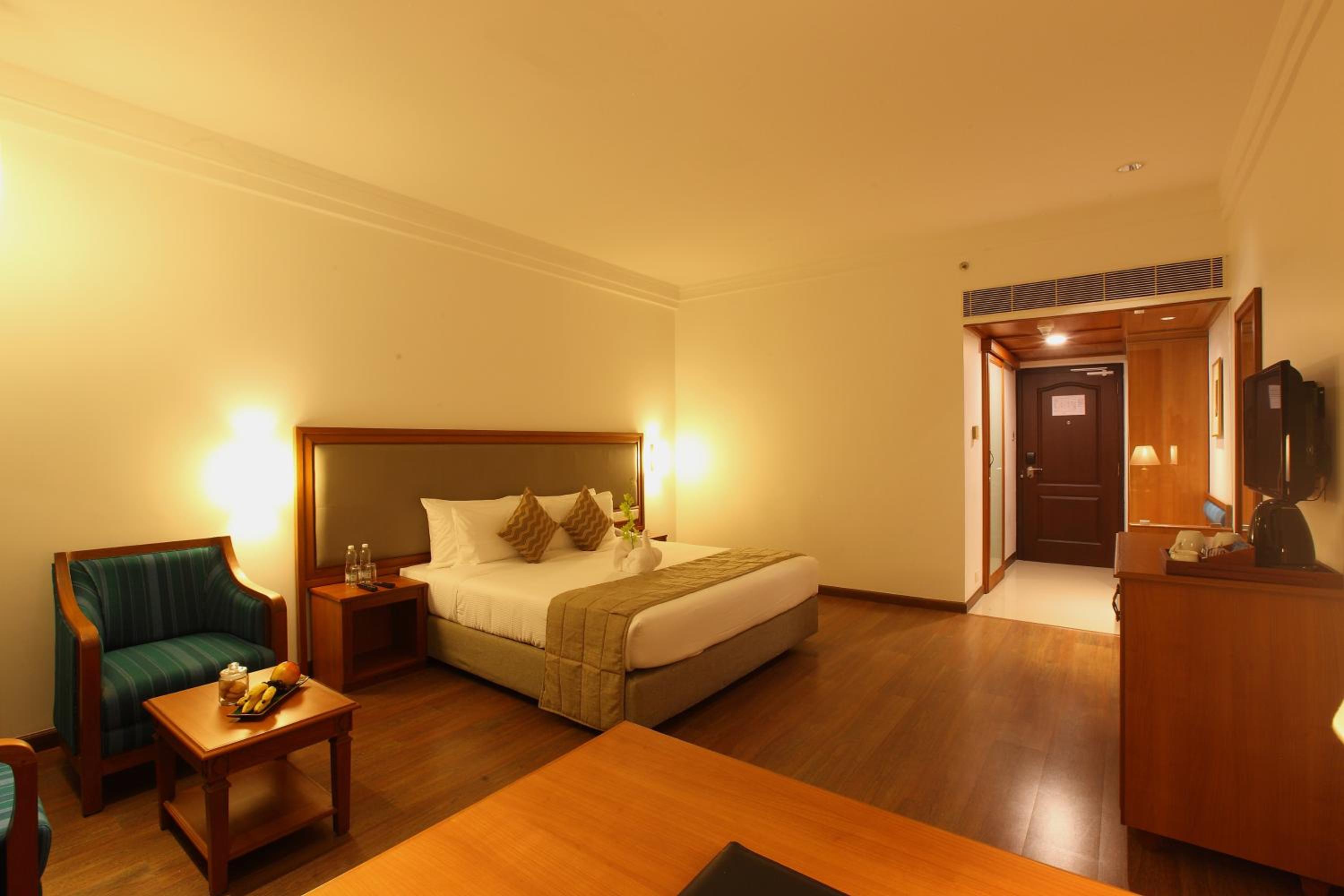 Monsoon Premium (King Bed) - Photo 3