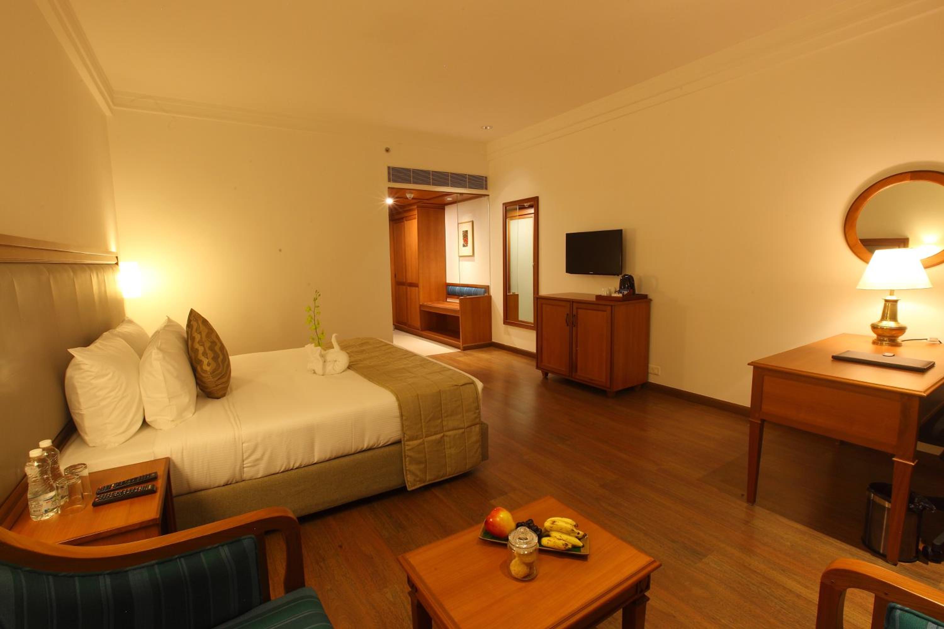 Monsoon Premium (King Bed) - Photo 1
