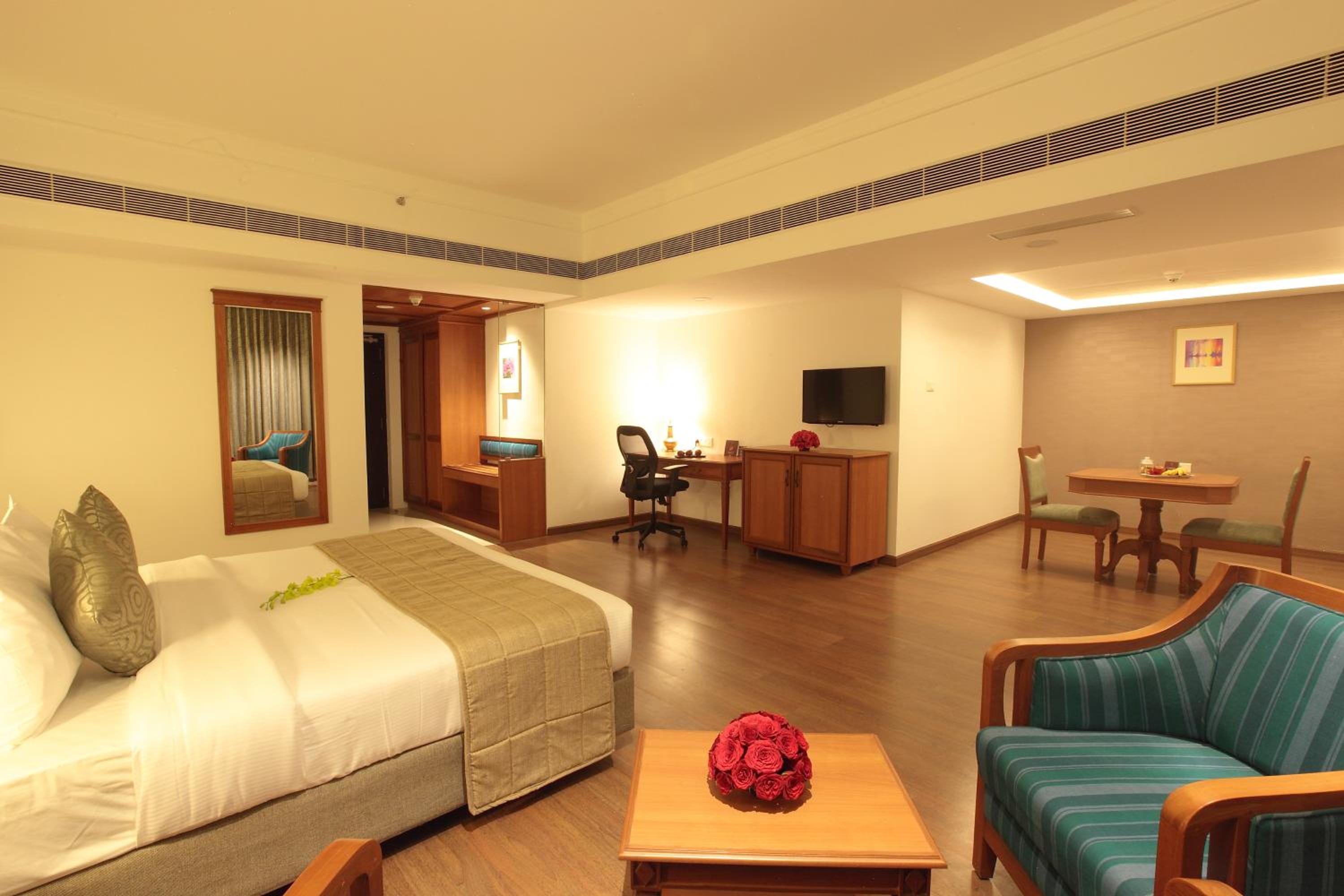 Monsoon Royal - Photo 3