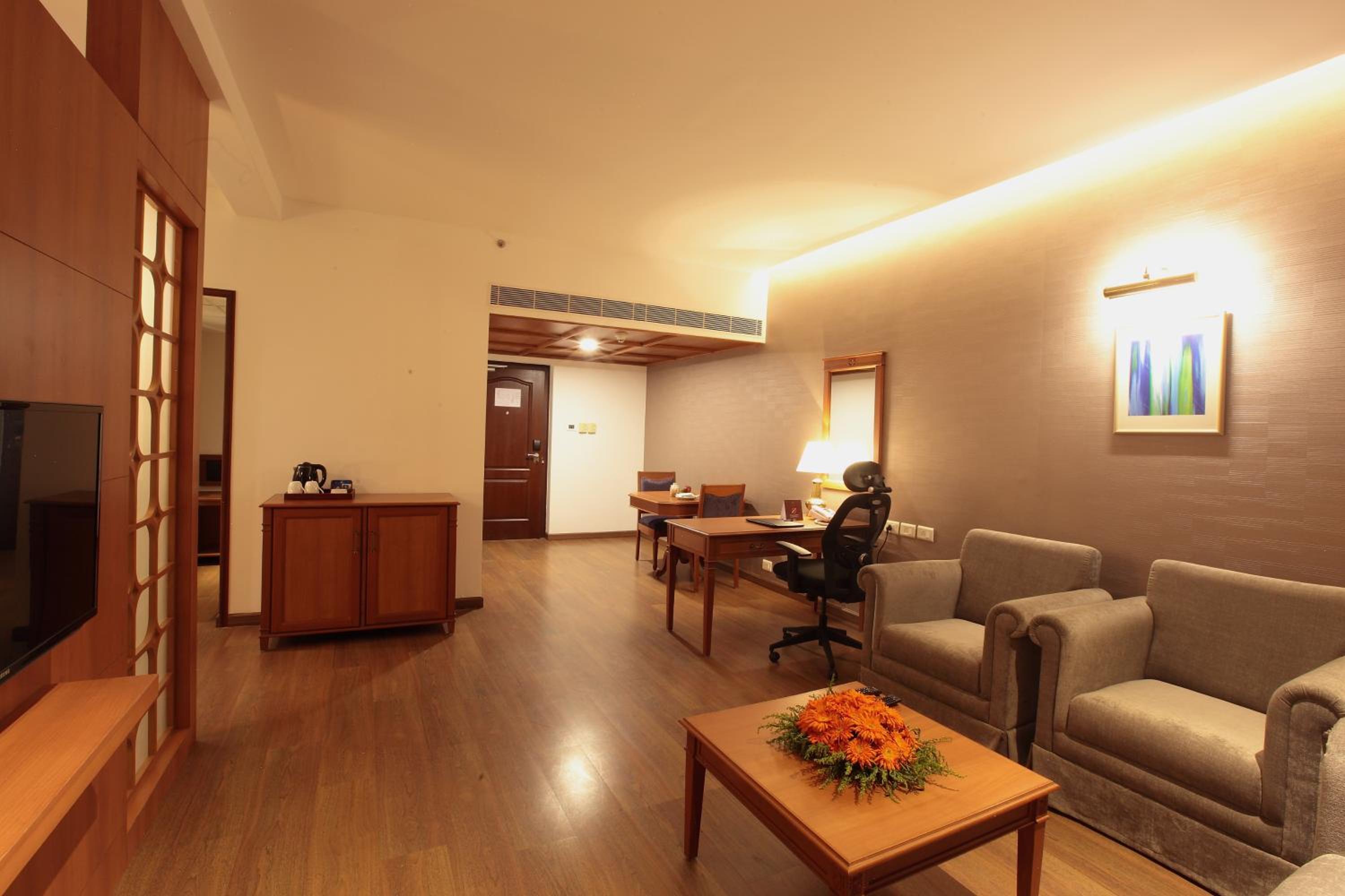 Empress Suite - Photo 3