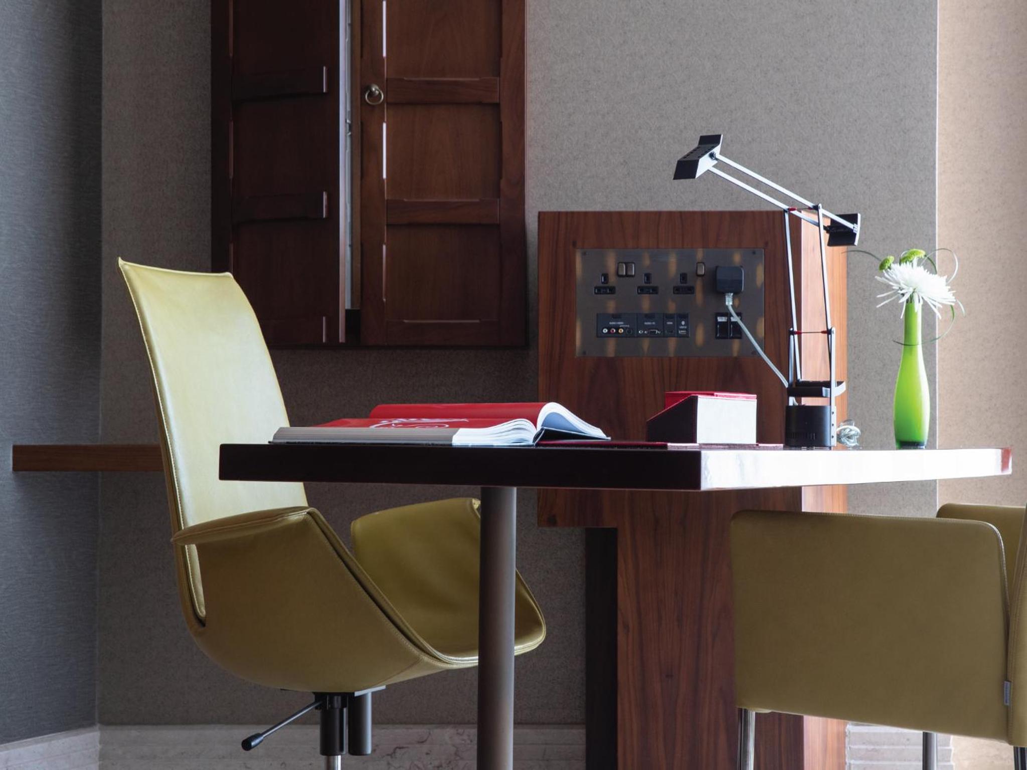Club Room - Riva Beach Club Access, Complimentary Executive Lounge Access with Happy Hour and Free Breakfast photo 2