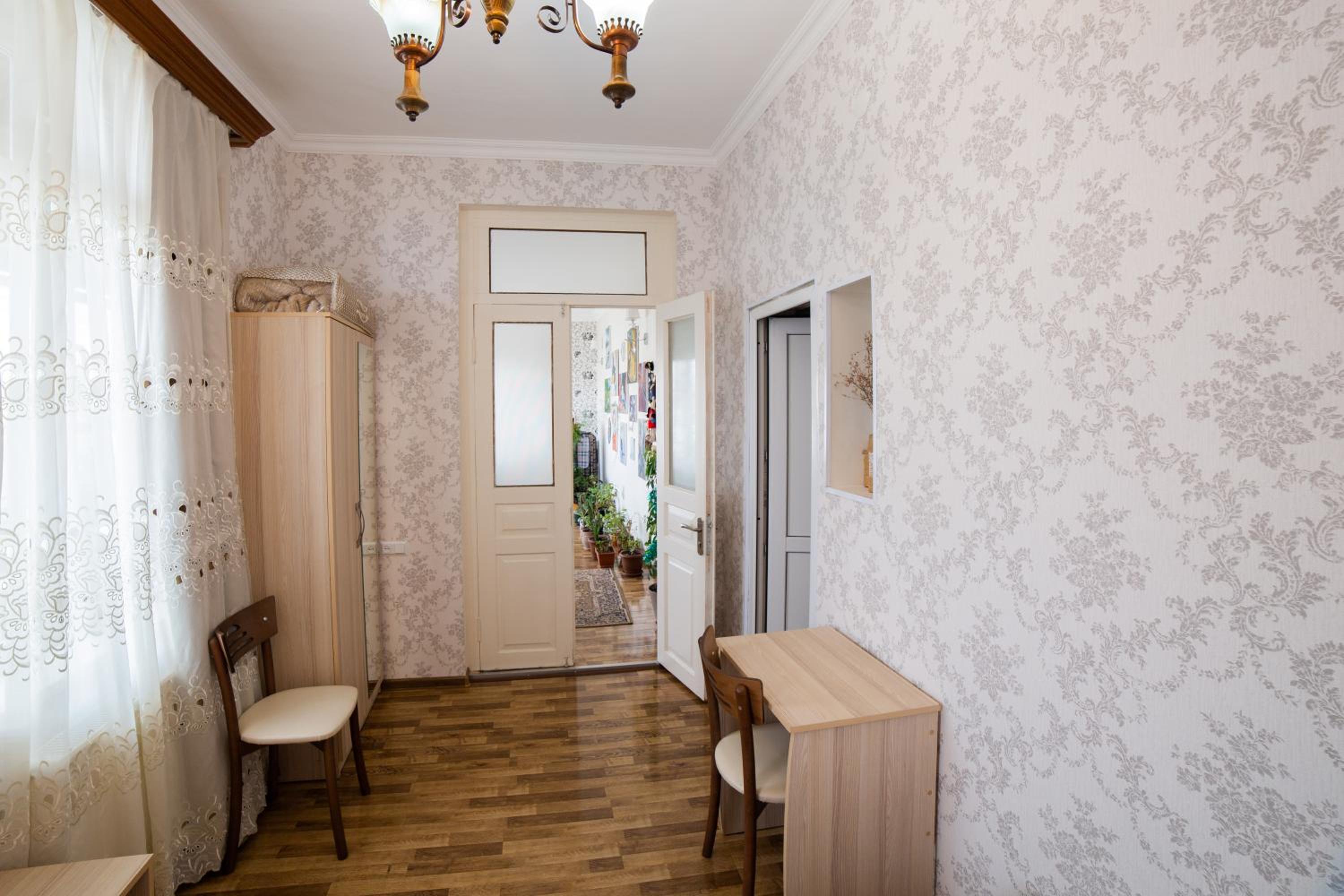 Double Room with Private Bathroom - Photo 3
