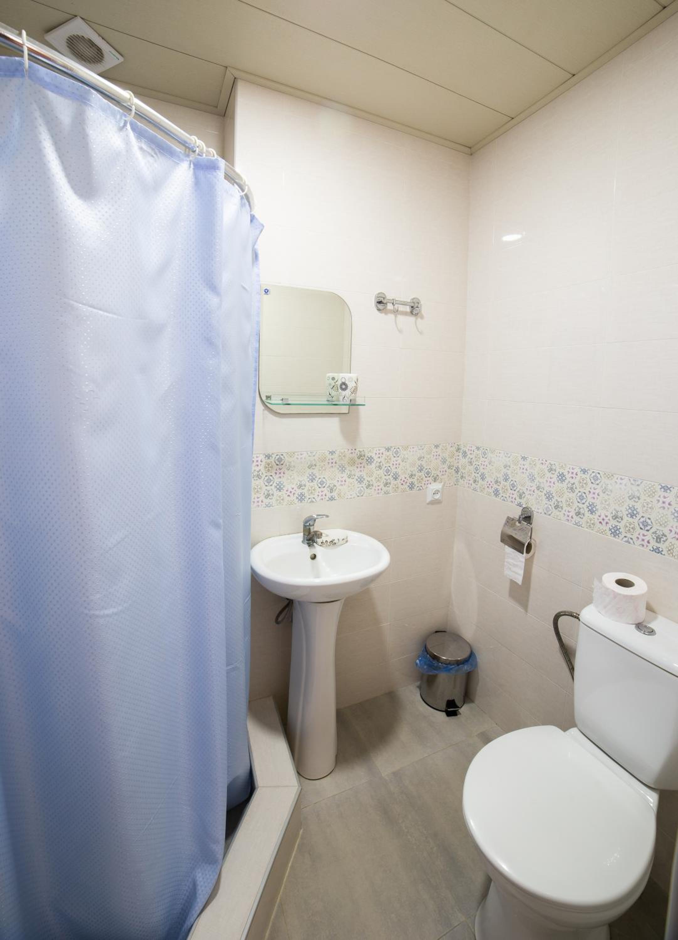 Double Room with Private Bathroom - Photo 1