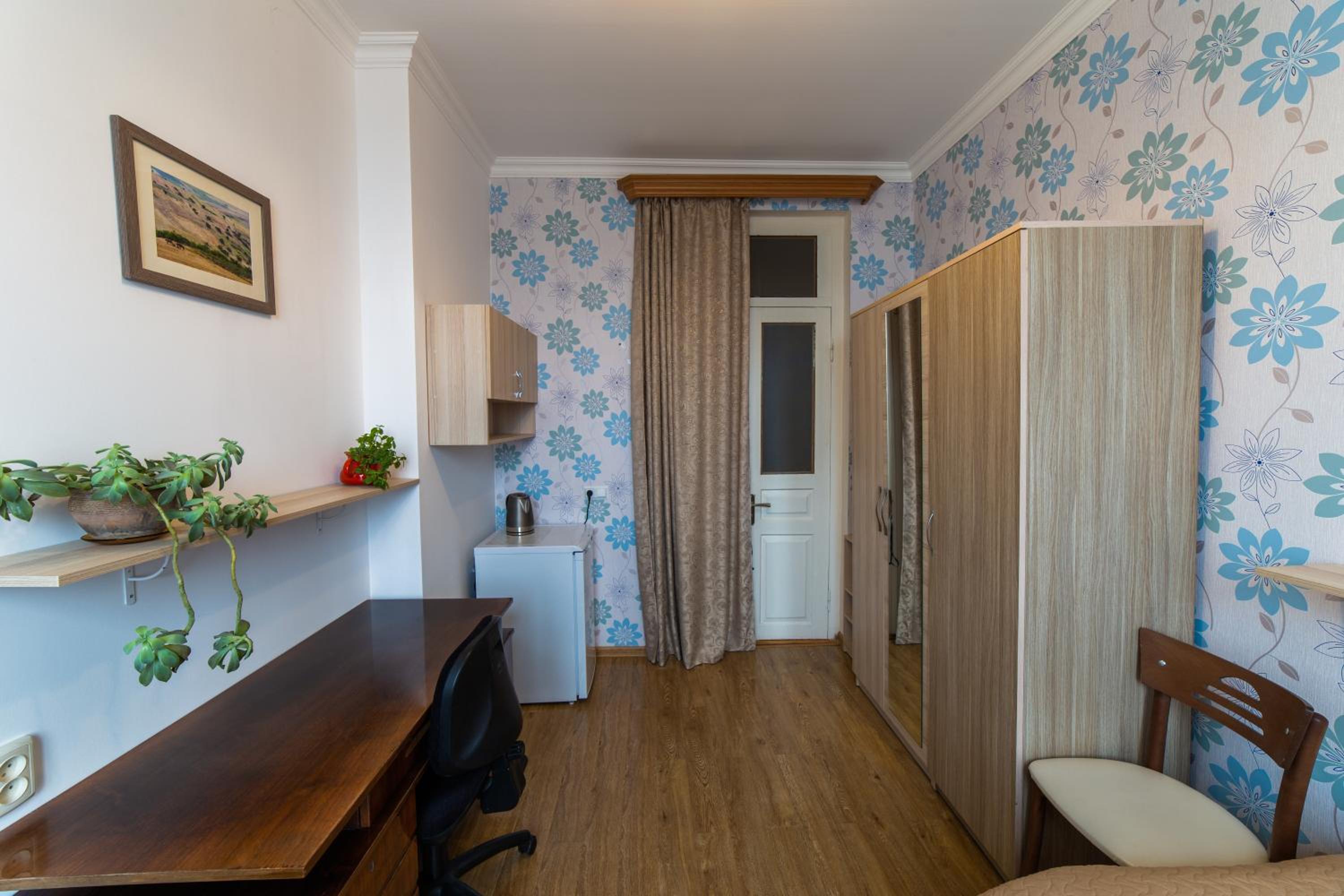 Twin Room with Private Bathroom - Photo 3