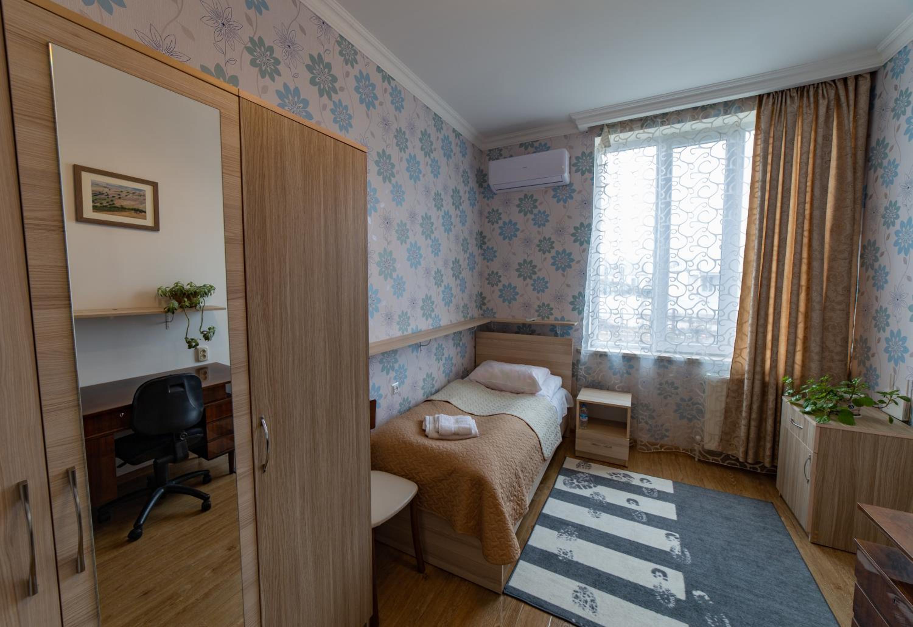 Twin Room with Private Bathroom - Photo 1