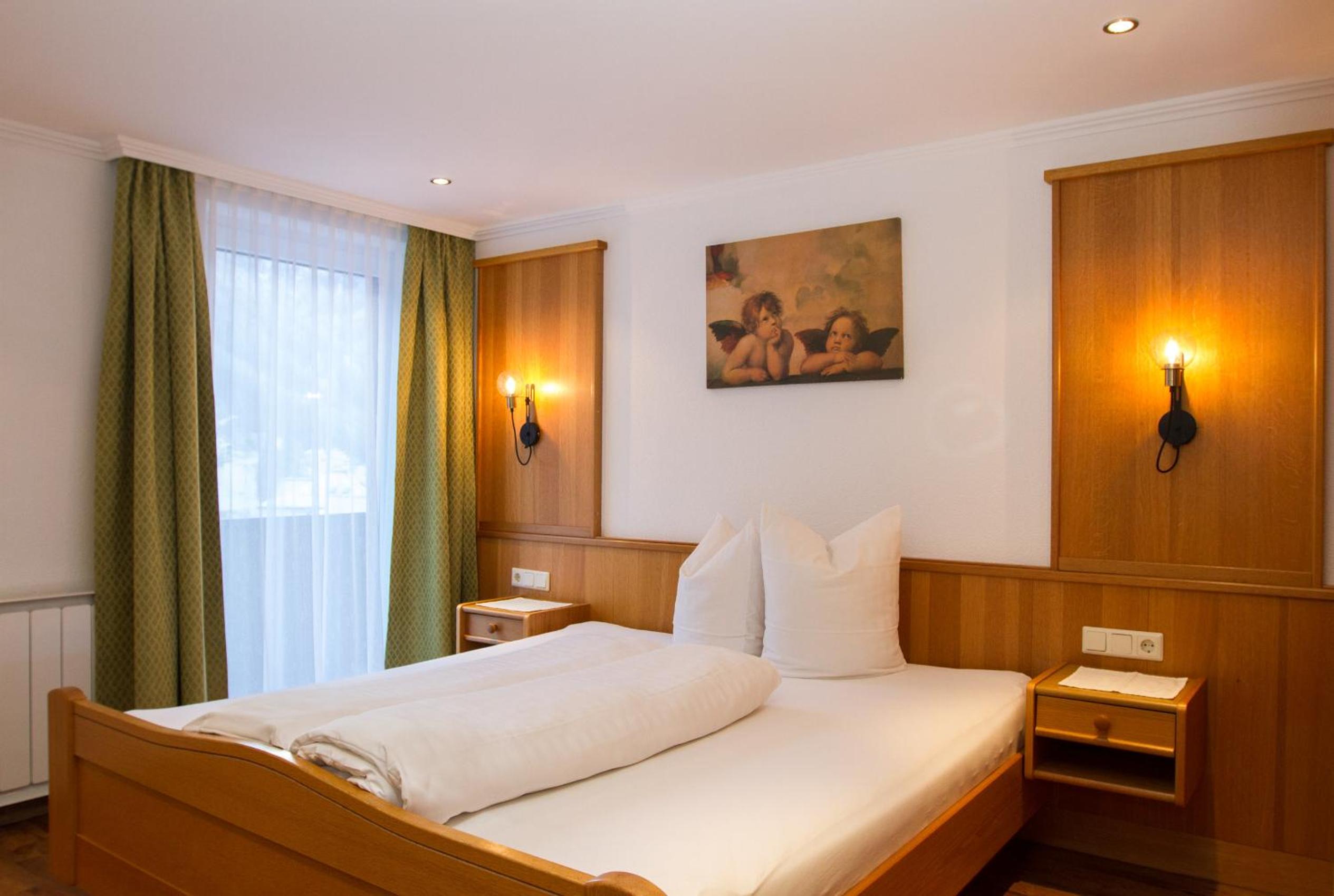 One-Bedroom Apartment with Balcony photo 1