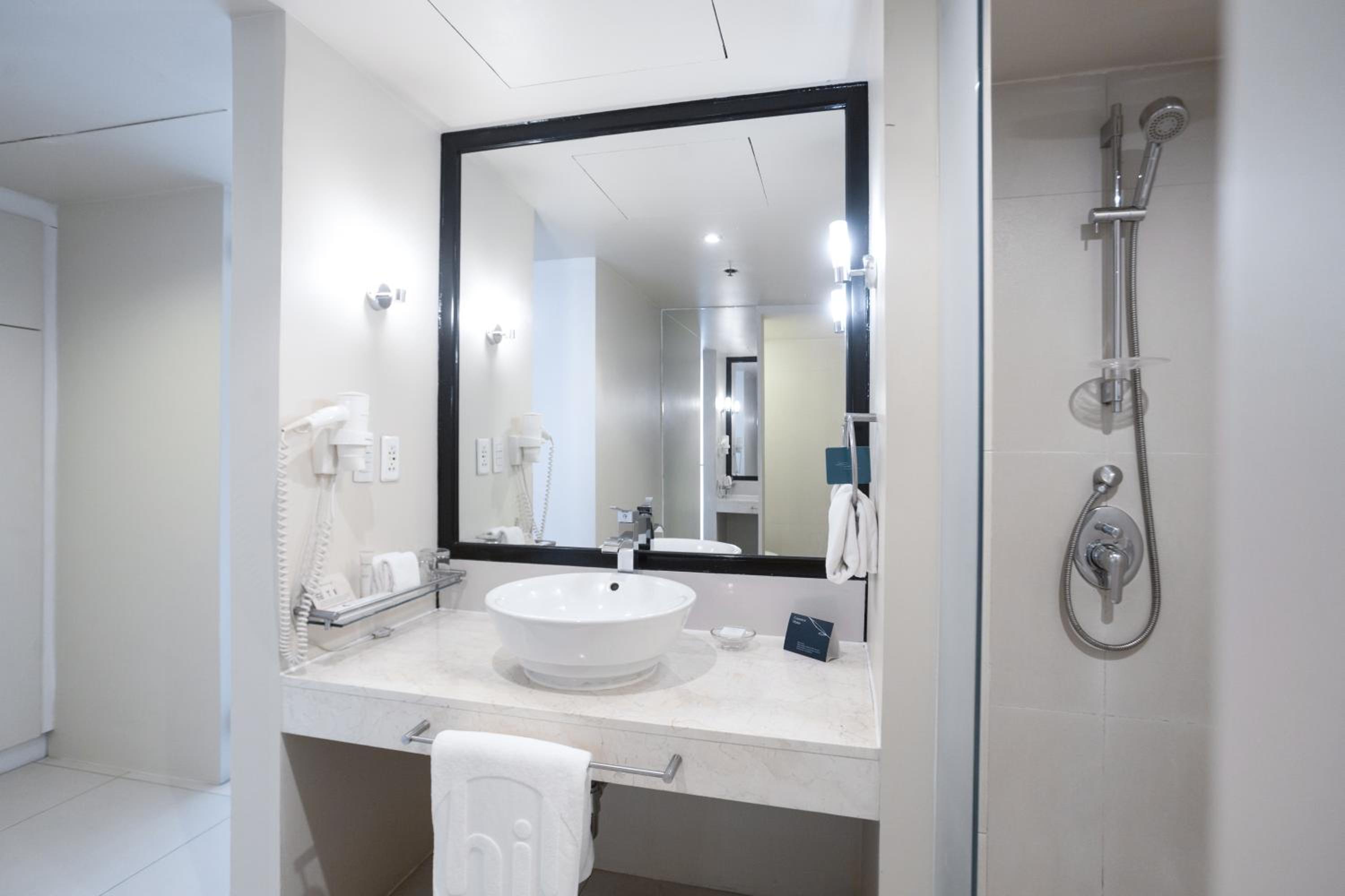 Barcelona Suite (No Bathtub) - Photo 2