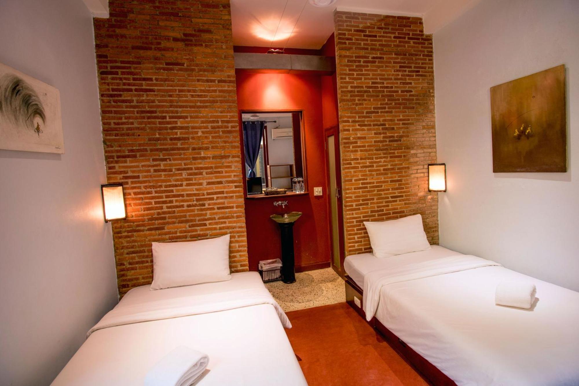 Standard Twin Room - Photo 1