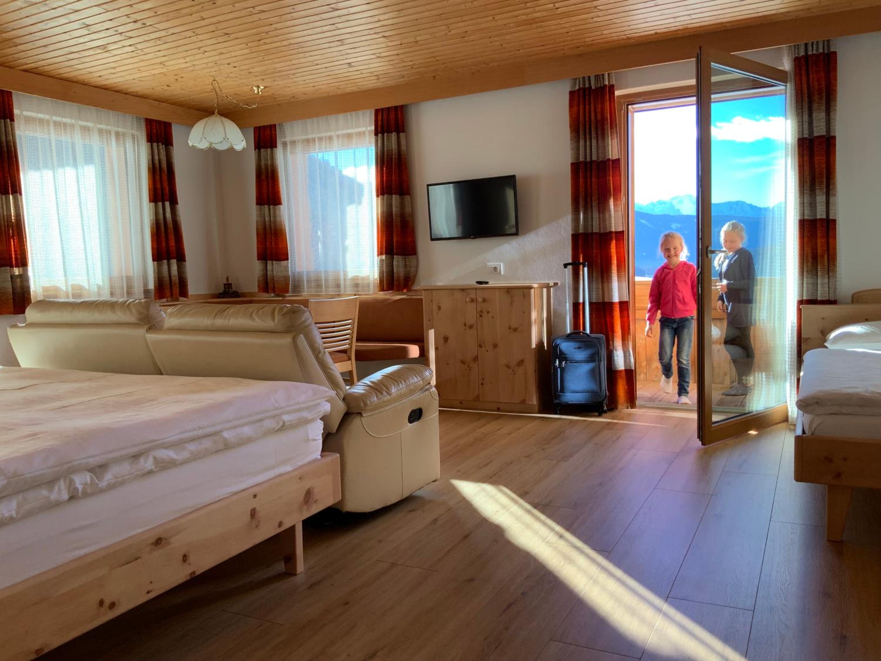 Apartment with Mountain View photo 3