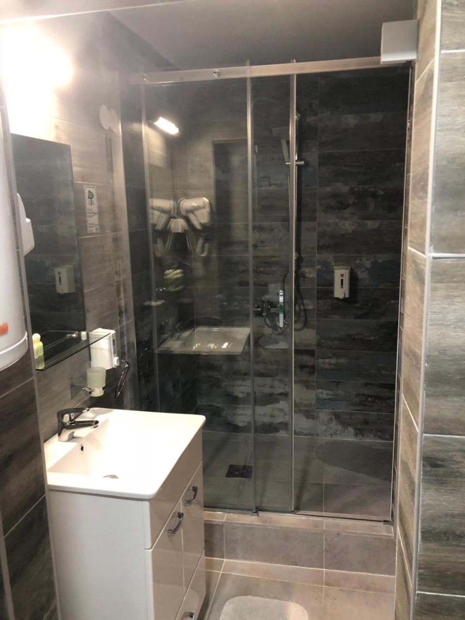 Standard Quadruple Room - Photo 6