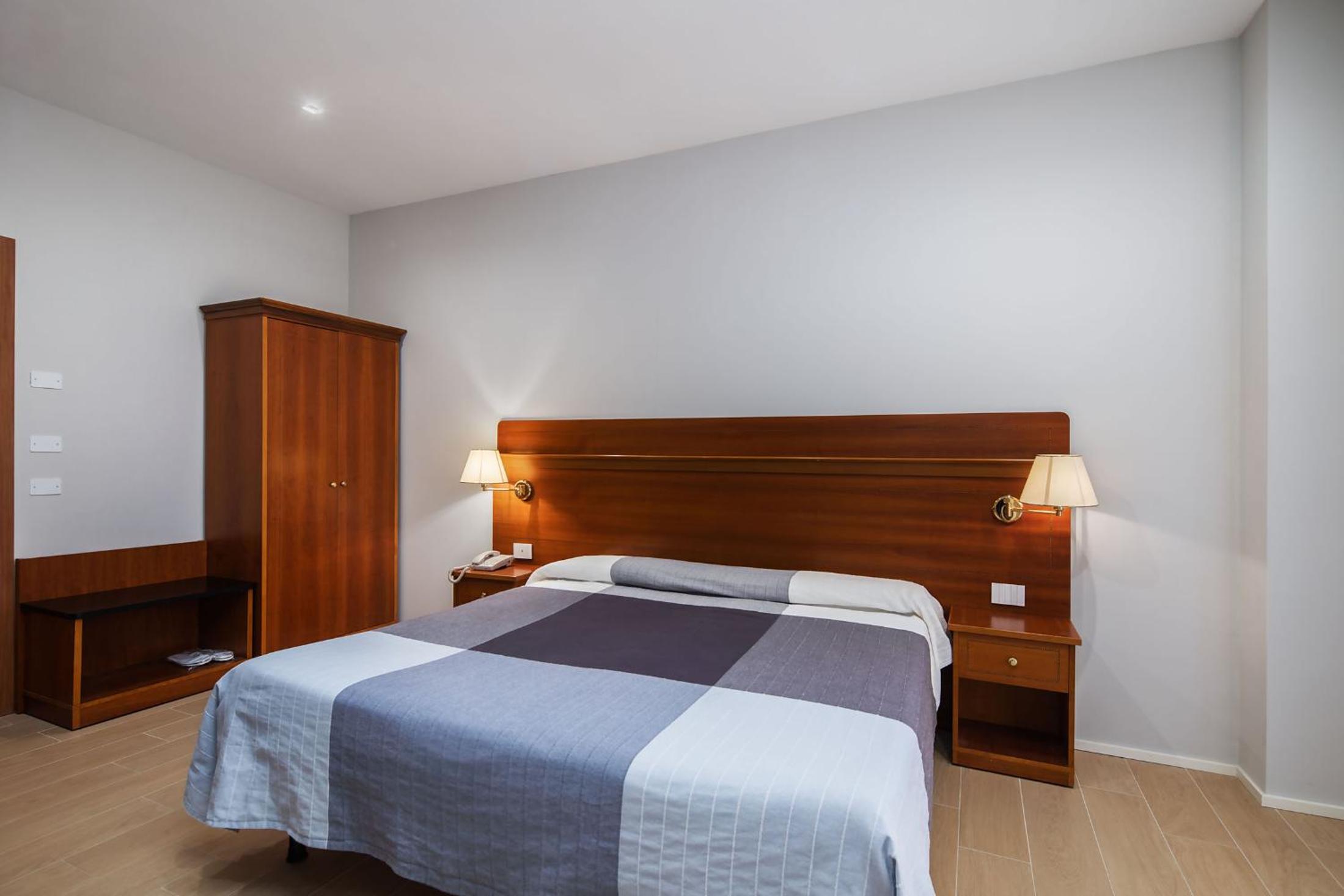 Double or Twin Room - Photo 27