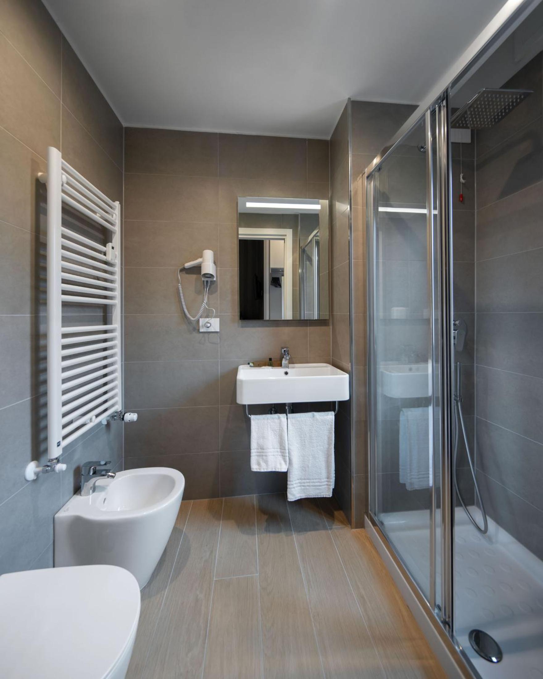 Double or Twin Room - Photo 29