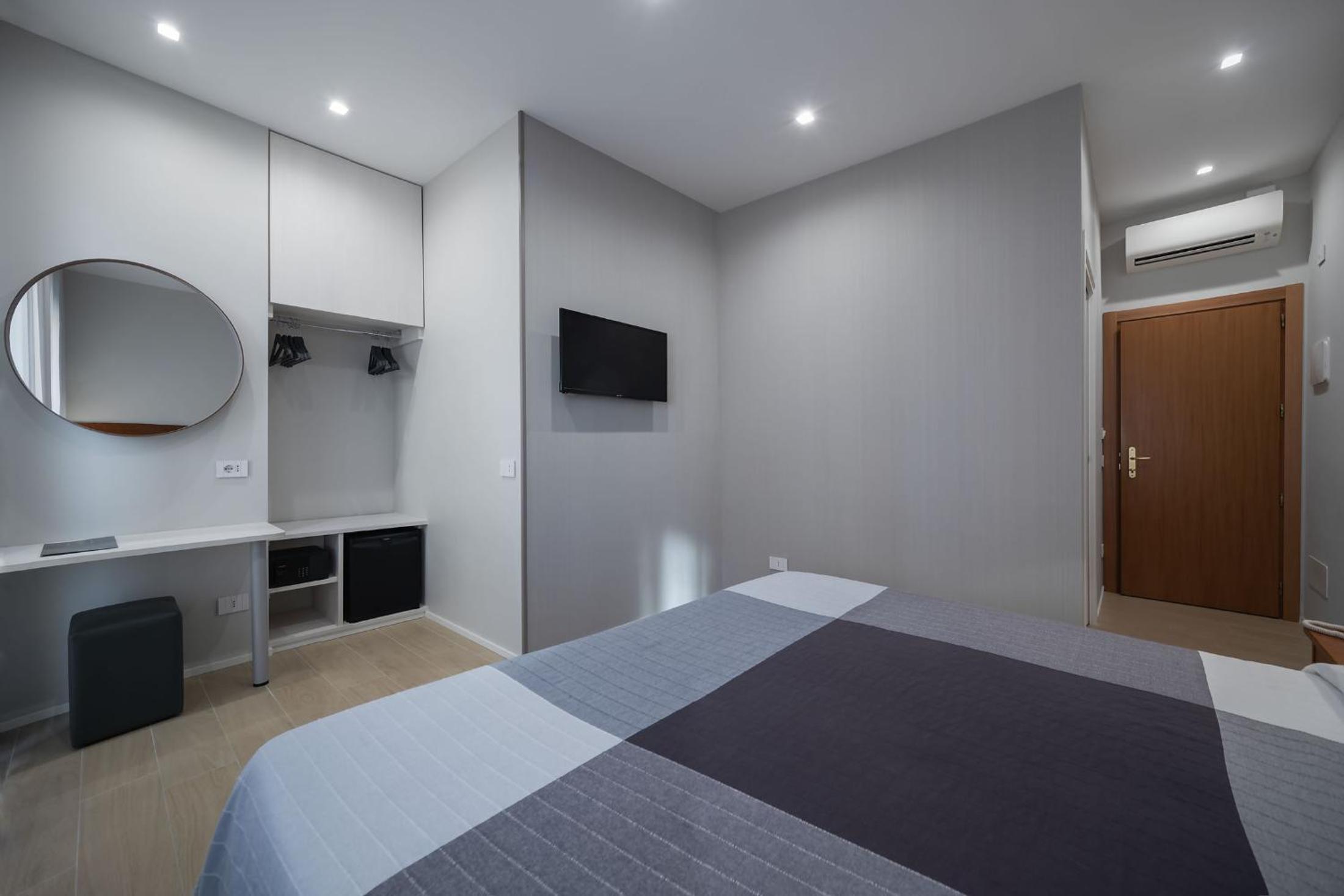 Double or Twin Room - Photo 6