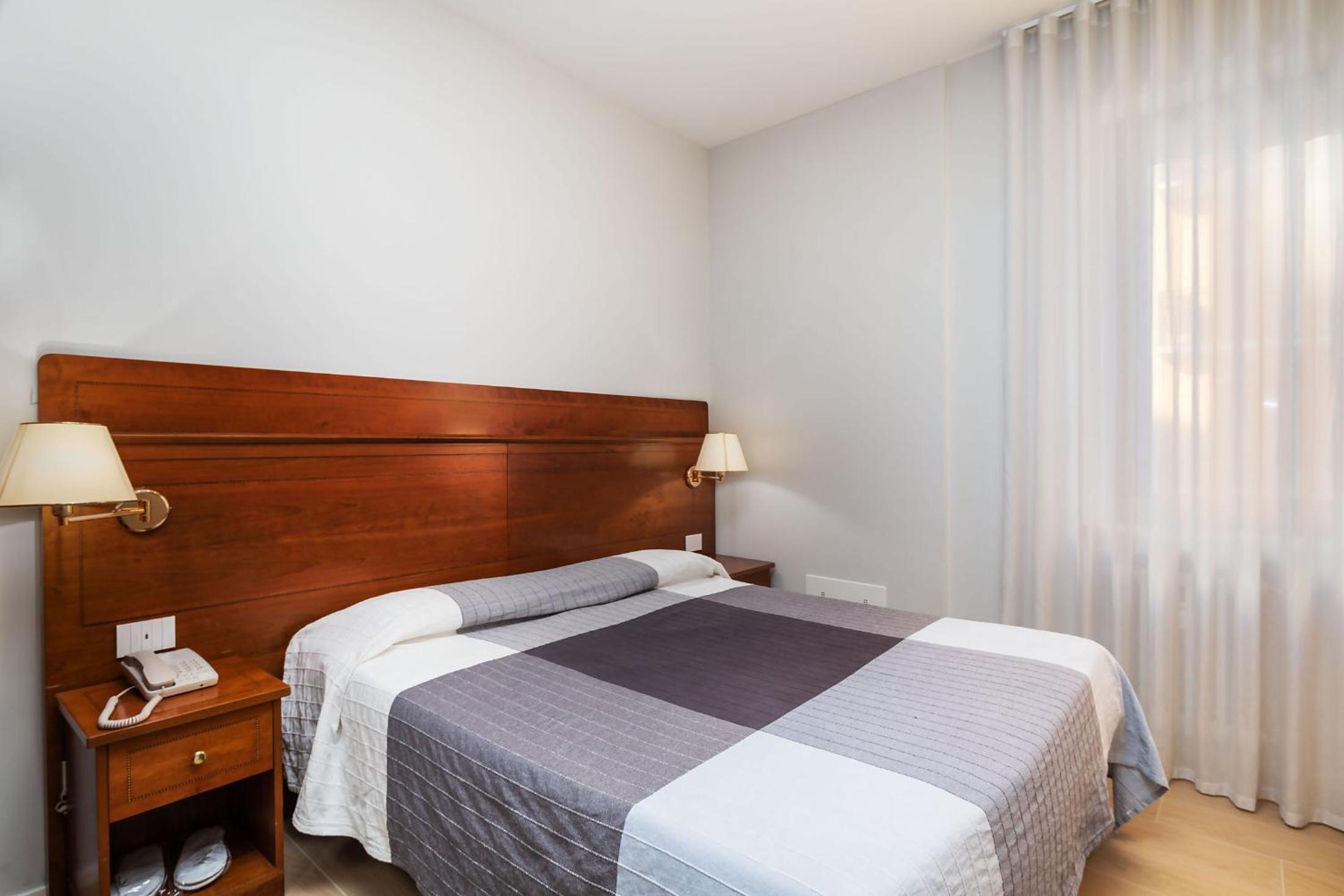 Double or Twin Room - Photo 21