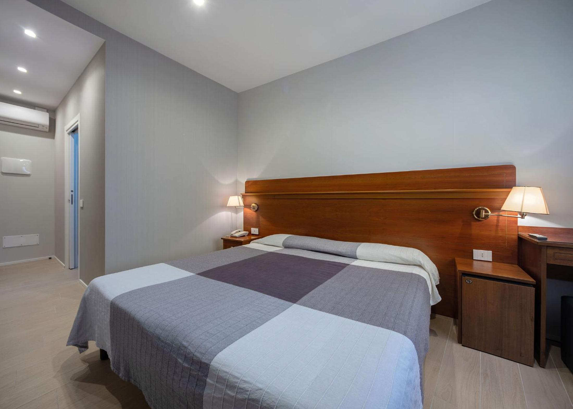 Double or Twin Room - Photo 15